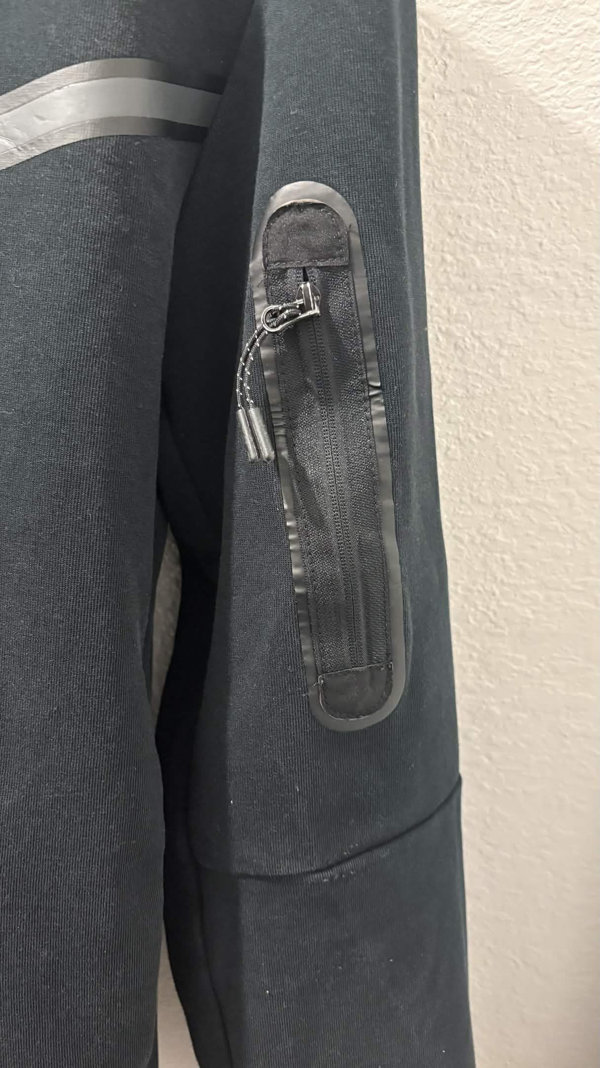 Nike black Nike Tech jacket Size US L / EU 52-54 / 3 - 3 Thumbnail