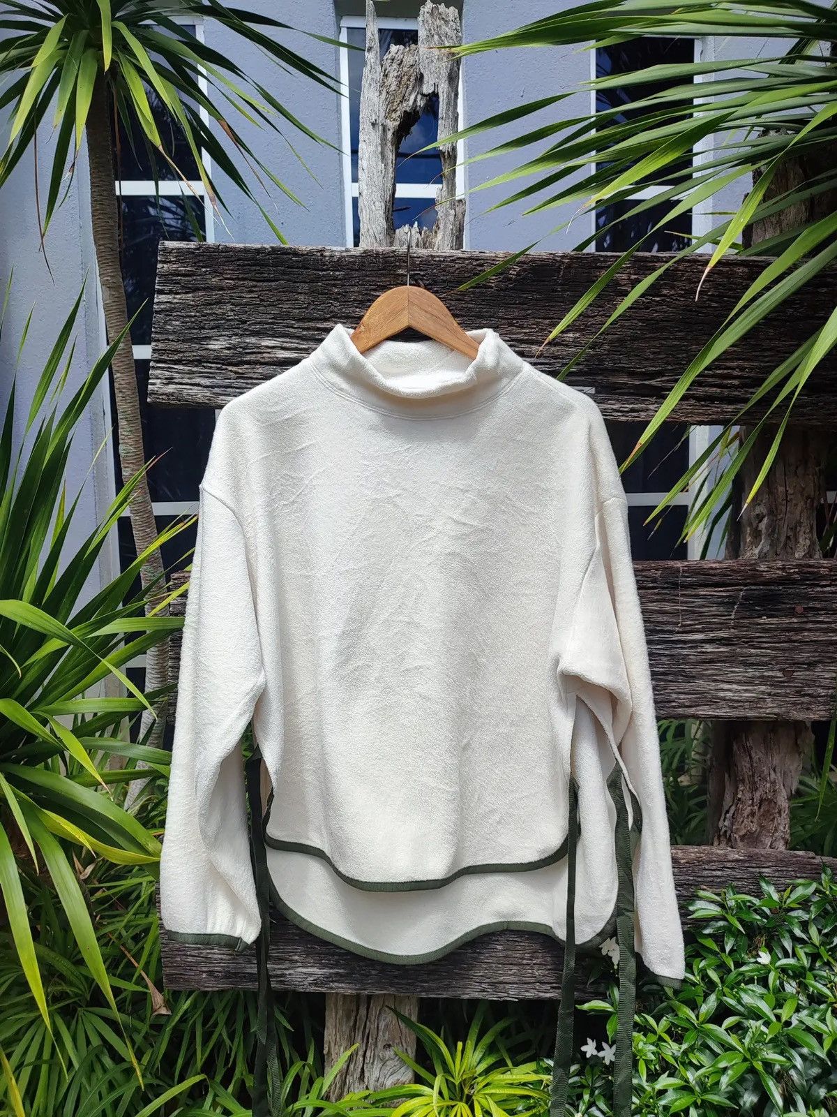 UNIQLO x White Mountaineering Fleece Pullover – Off-White