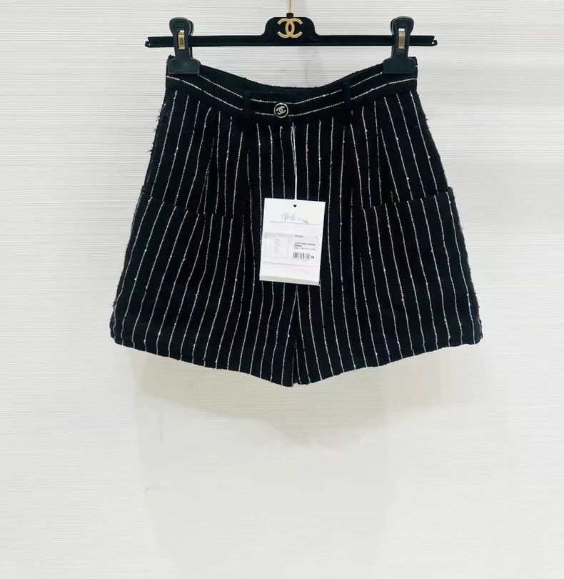 Chanel 23p striped tweed shorts