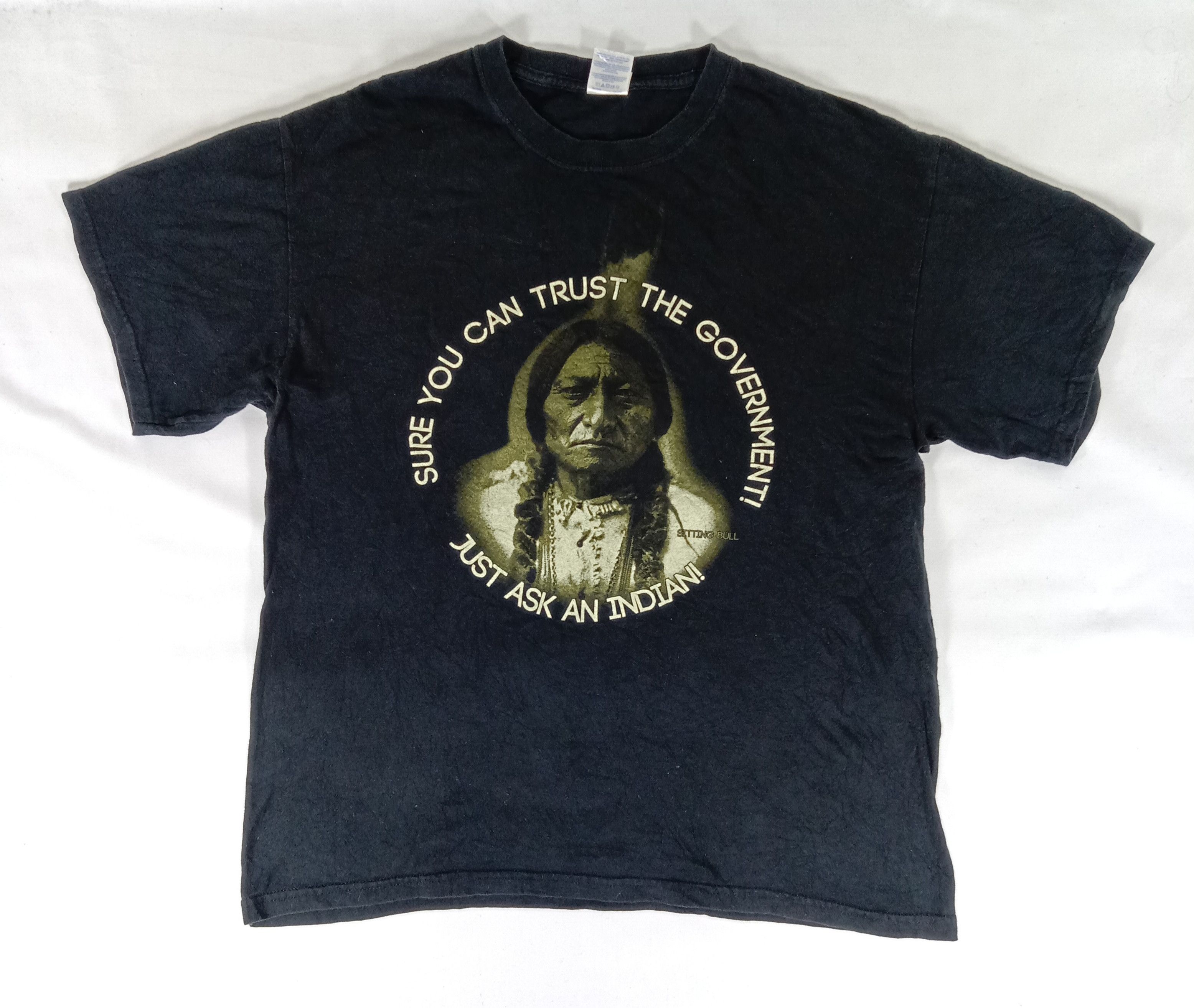 Vintage Vintage Red Indian Chief Joseph Over Printed T Shirt Size US L / EU 52-54 / 3 - 1 Thumbnail
