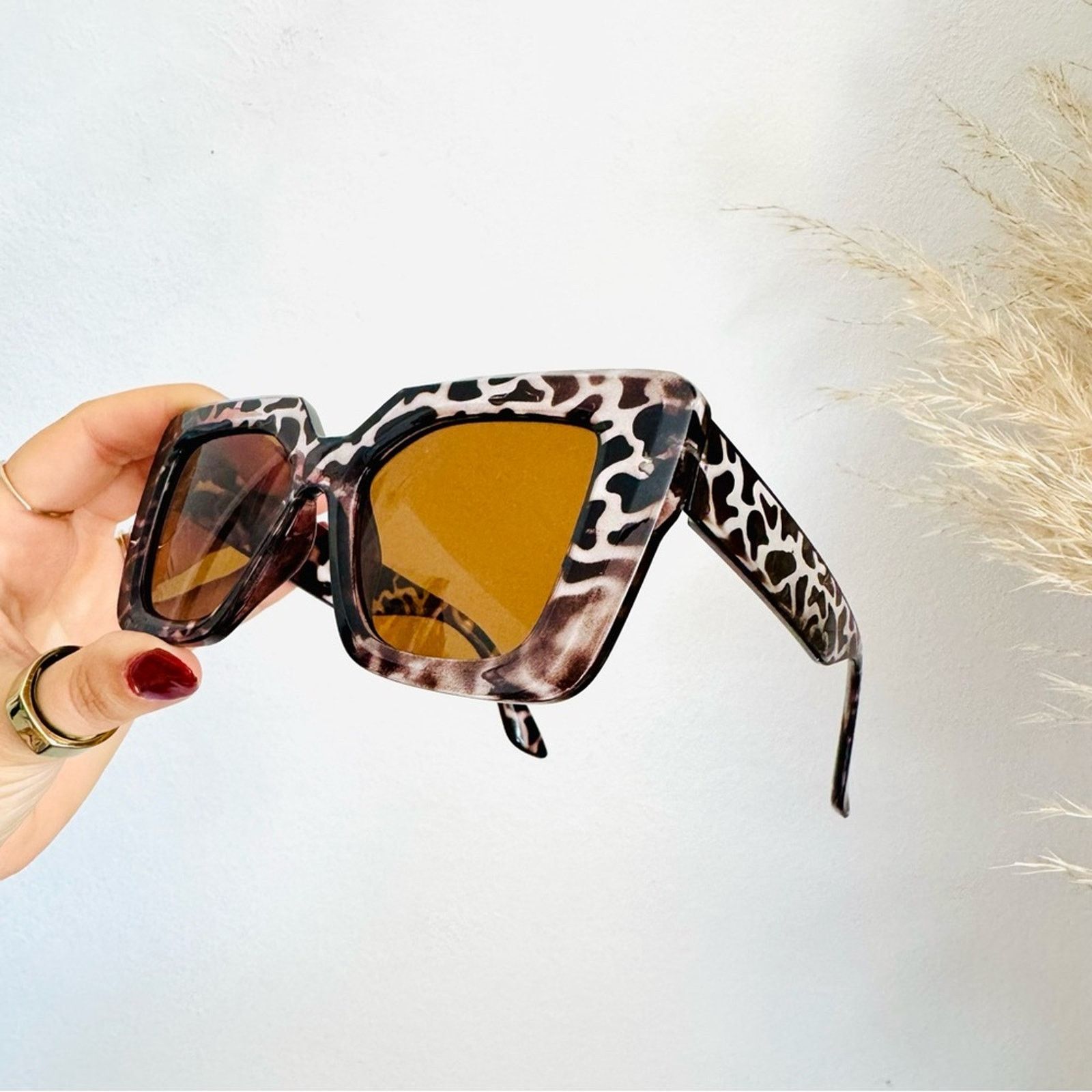 NEW NORDSTROM Tan Brown $78 Tortoiseshell Plastic Sunglasses display picture 1