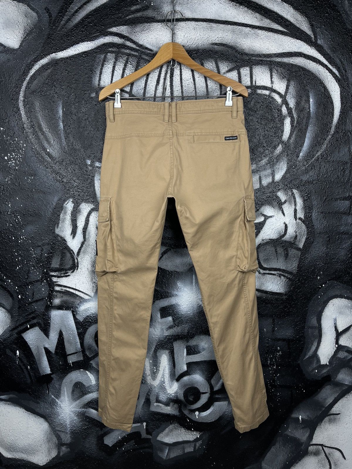 Calvin Klein Calvin Klein Skinny Fit Patch Logo Cargo Pants Size W30 Size US 30 / EU 46 - 6 Thumbnail
