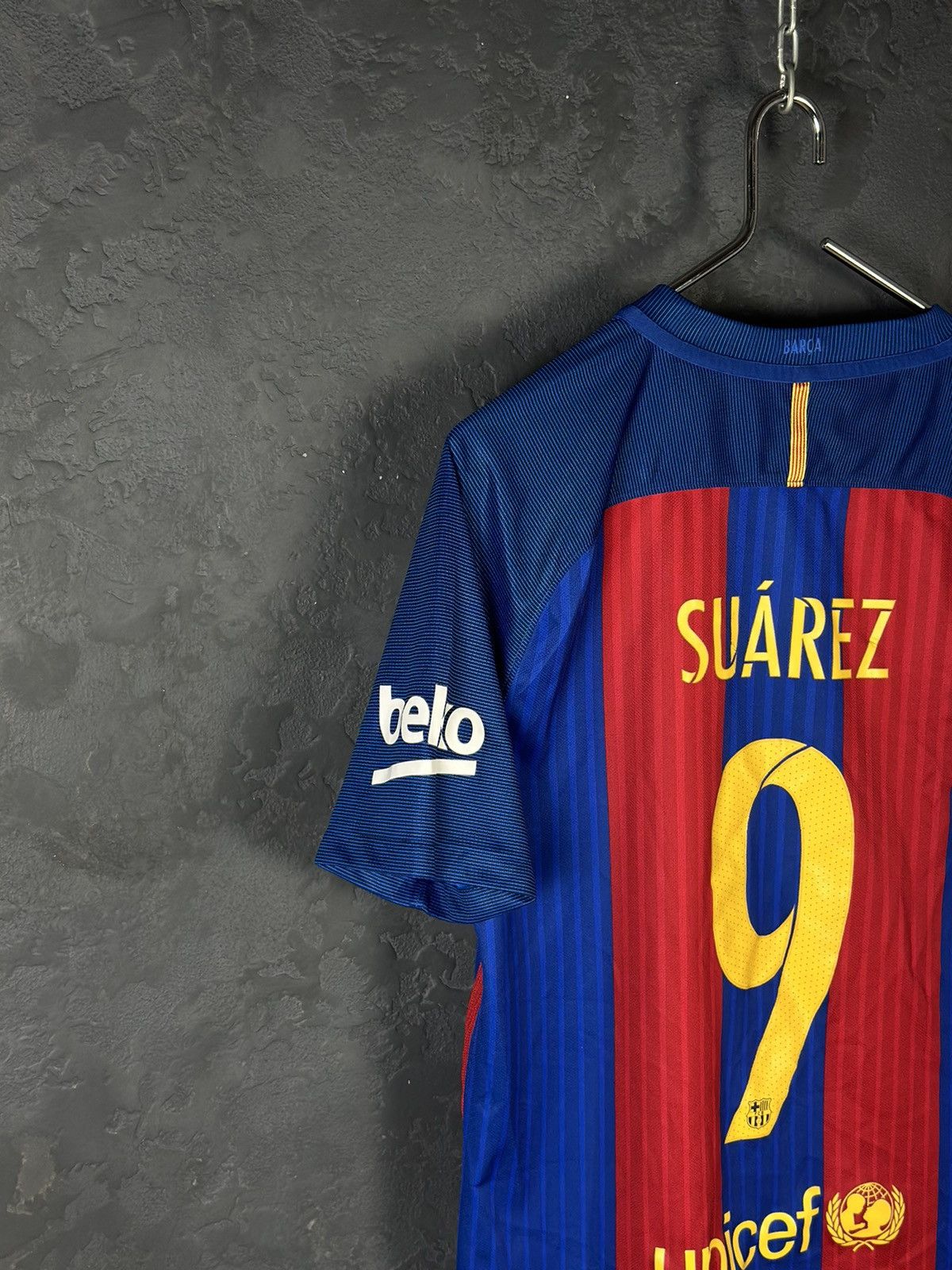 Nike × Vintage 2016/17 Barcelona Home Jersey Suarez 9Nike T-shirt+ Shorts Size US M / EU 48-50 / 2 - 6 Thumbnail
