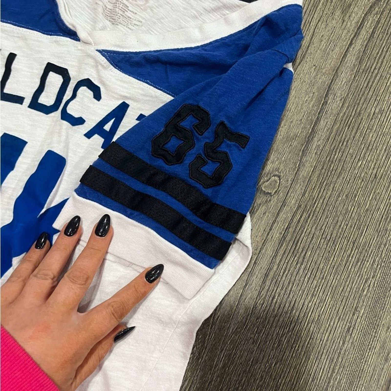 eS ES Top University of Kentucky Wildcats V-neck Size XL Size XL / US 12-14 / IT 48-50 - 2 Thumbnail