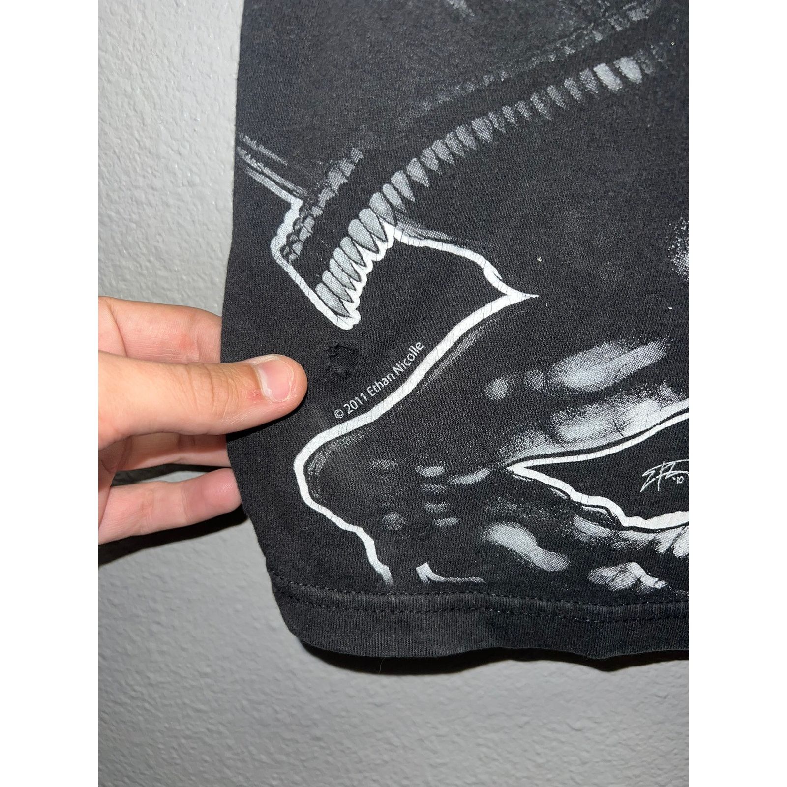 Hanes Vintage Dinosaur Shirt Ehtan Nicolle Cop Police Dino Art M Size US M / EU 48-50 / 2 - 6 Thumbnail