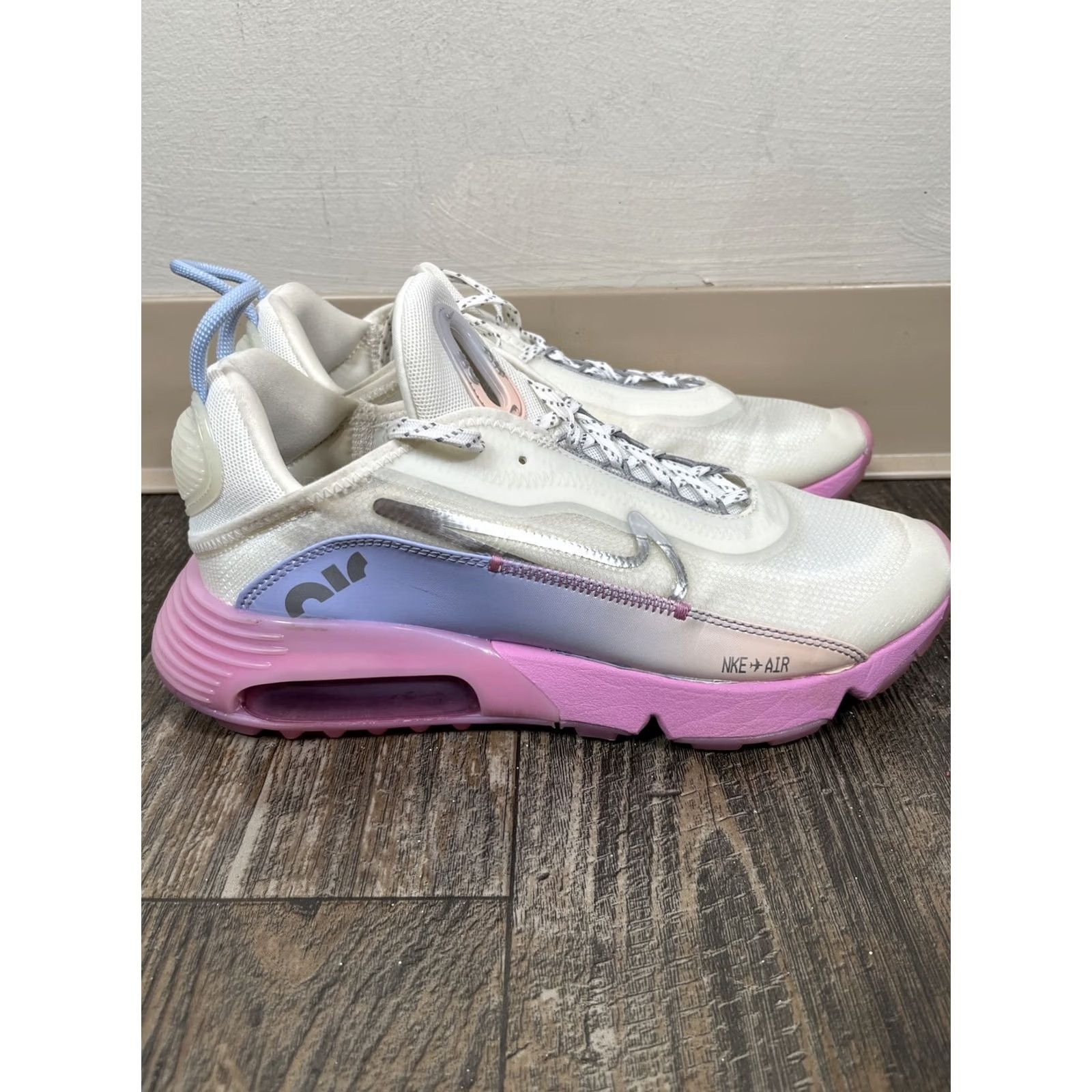 Nike Nike Air Max 2090 Womens Sneaker Size 9.5 White Silver CZ8130-100 Size US 10 / IT 40 - 2 Thumbnail