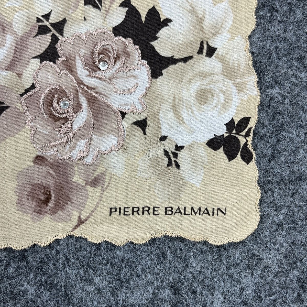 Pierre Balmain Pierre Balmain Handkerchief / Bandana / Neckerchief B1886 Size ONE SIZE - 2 Thumbnail