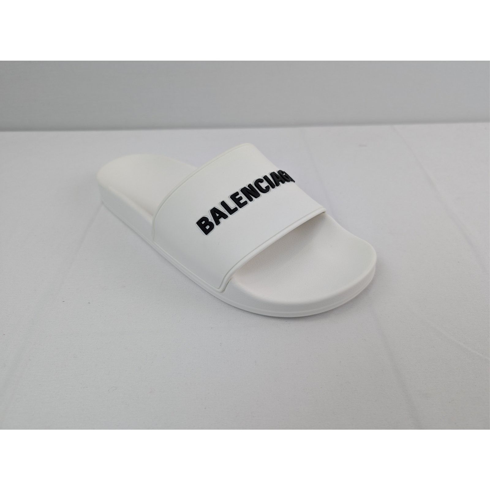 Balenciaga o1rshd1 Pool Slides Rubber Logo Slippers in White/Black Size US 8 / EU 41 - 3 Thumbnail
