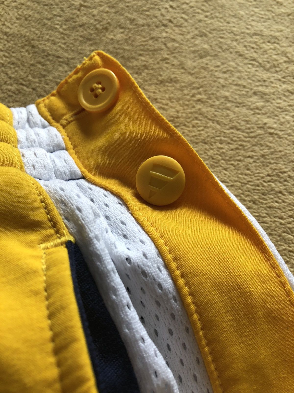 Adidas VINTAGE ADIDAS BASKETBALL BUTTON UP JOGERS SWEATPANTS Size US 29 - 4 Thumbnail
