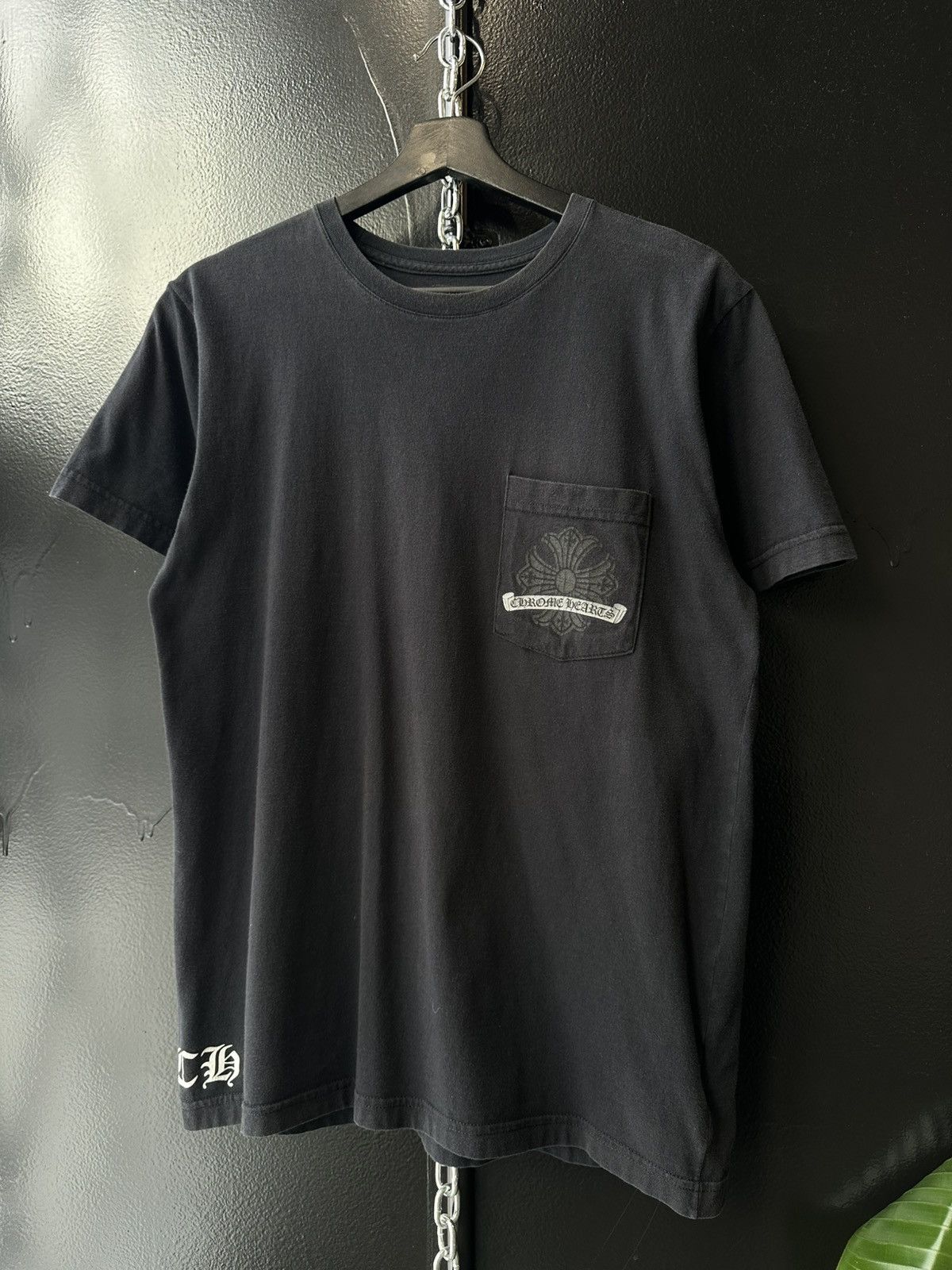 Chrome Hearts Authentic.Chrome Hearts Cracked Horseshoe Cross Pocket Tee Size US M / EU 48-50 / 2 - 2 Thumbnail