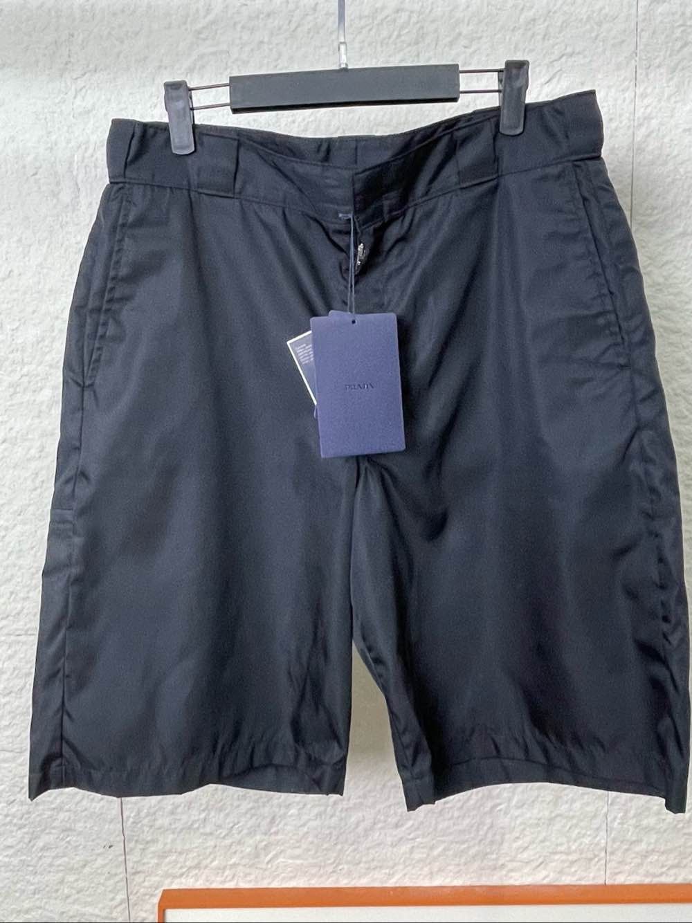Prada Prada Re-Nylon Shorts Size 30 Size US 30 / EU 46 - 1 Thumbnail