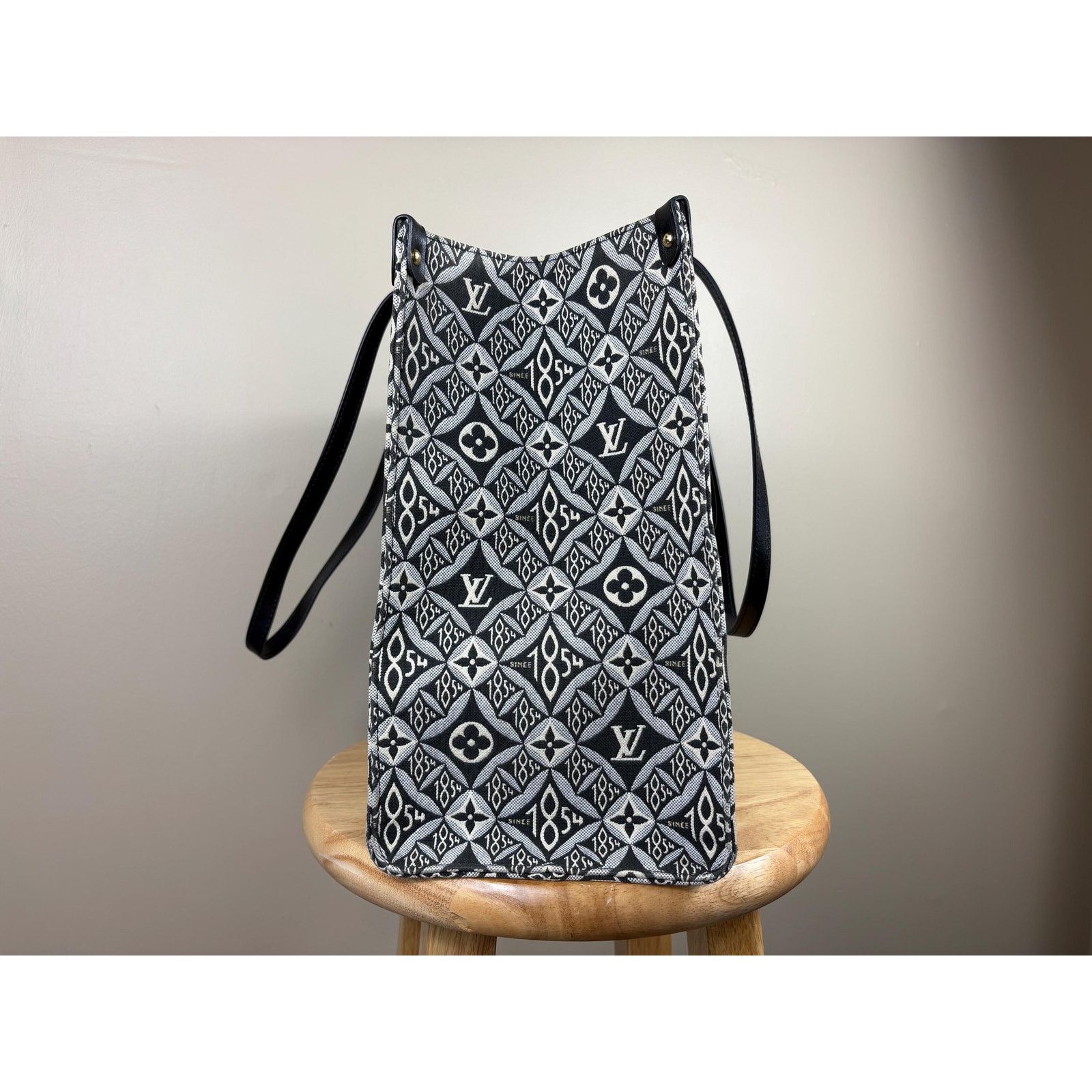 Louis Vuitton Authentic Louis Vuitton OnTheGo GM Limited Edition Jacquard Size ONE SIZE - 5 Thumbnail