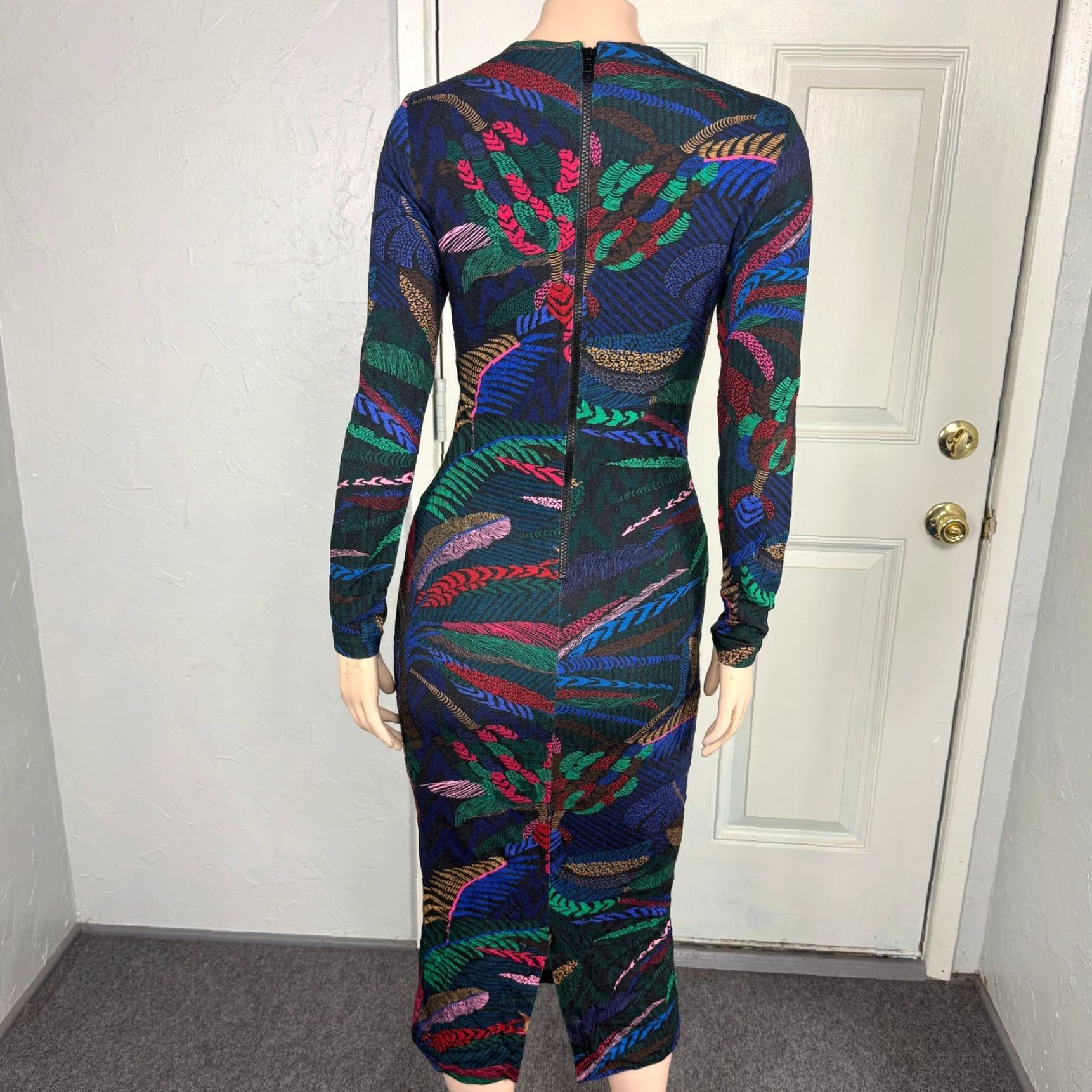 Farm Rio Farm Rio Dress Amazonia Night Midi XS Crew Neck Long Sleeve G3-6 Size XS / US 0-2 / IT 36-38 - 4 Thumbnail