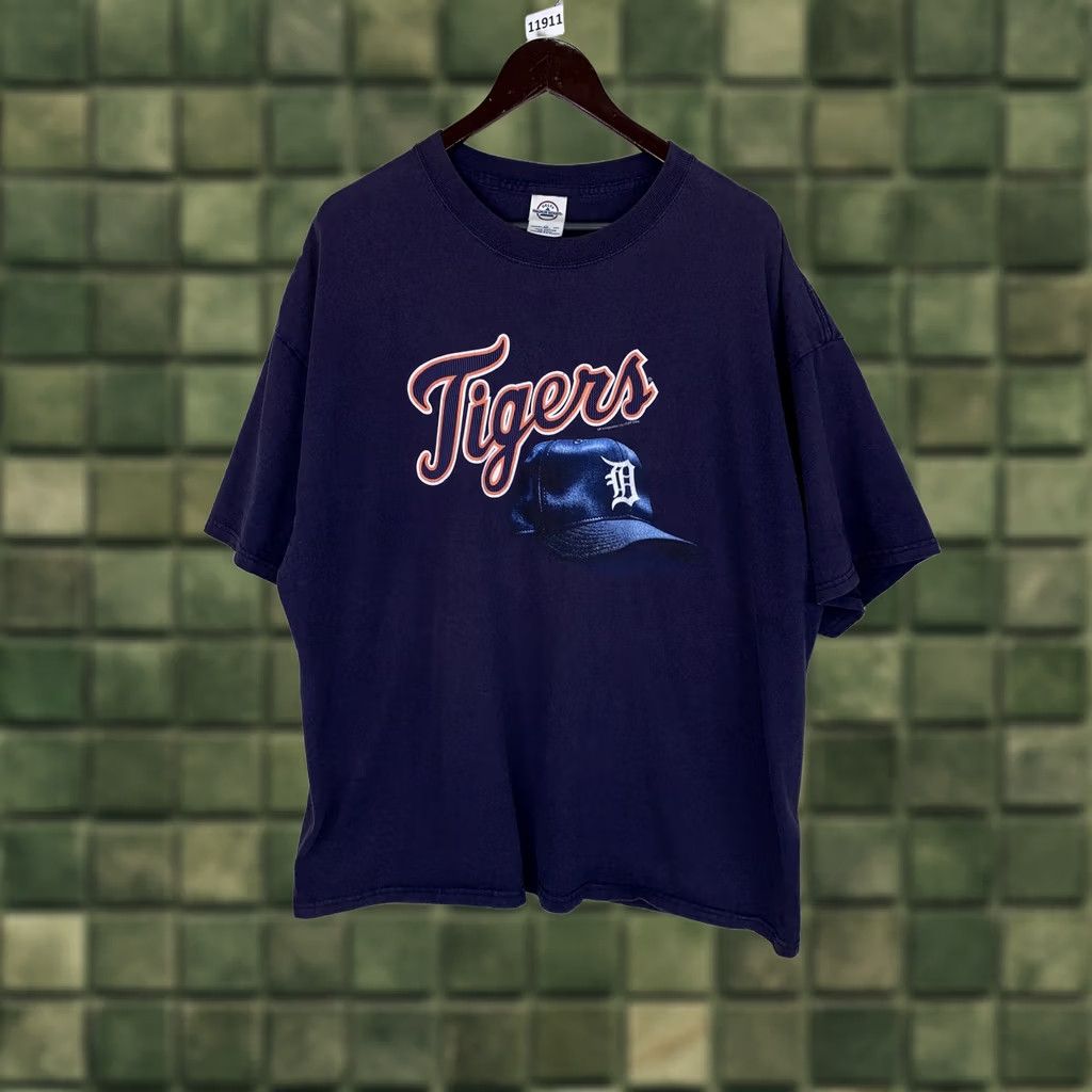 Delta VINTAGE Delta T-Shirt Detroit Tigers Y2K 2004 Weathered Blue 2XL USA Made Mens Short Sleeve Crew Neck Graphic Size US XXL / EU 58 / 5 - 1 Thumbnail