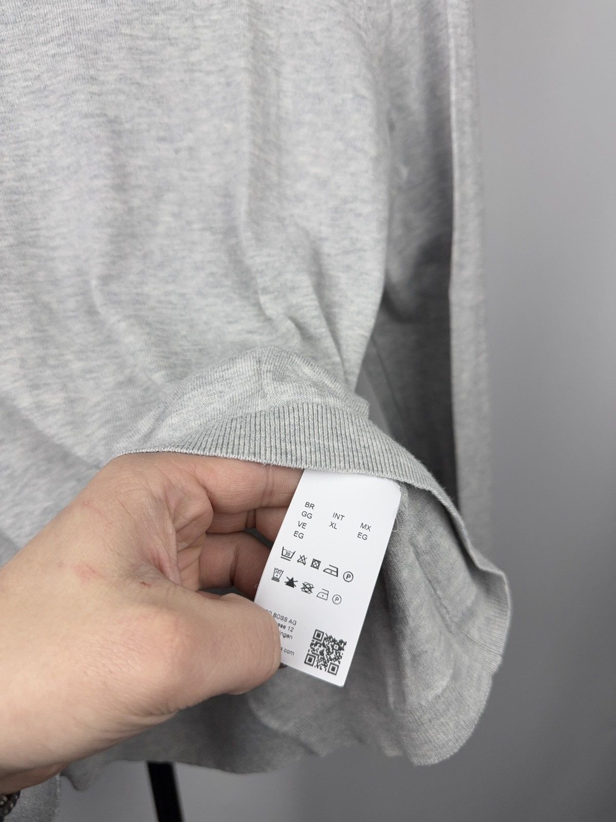 Hugo Boss Luxury 00s Hugo Boss Grey Longsleeve Minimalist Top Size S / US 4 / IT 40 - 8 Thumbnail