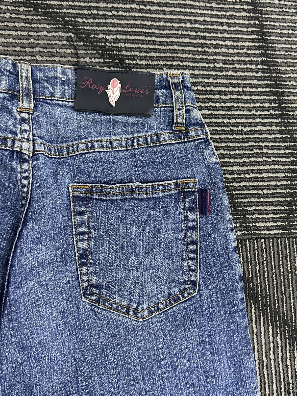 If Six Was Nine Y2K Rosy Love’s Jeans Dragon Design Flare Jean Size 26" / US 2 / IT 38 - 7 Thumbnail
