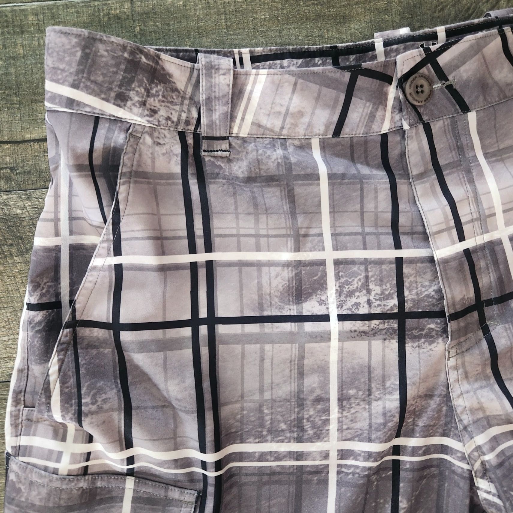 Under Armour Under Armour Cargo Shorts Mens 40 Plaid AOP Ocean Waves Performance Golf Cargo Pocket Navy Blue 40 Mens Size US 40 / EU 56 - 5 Thumbnail