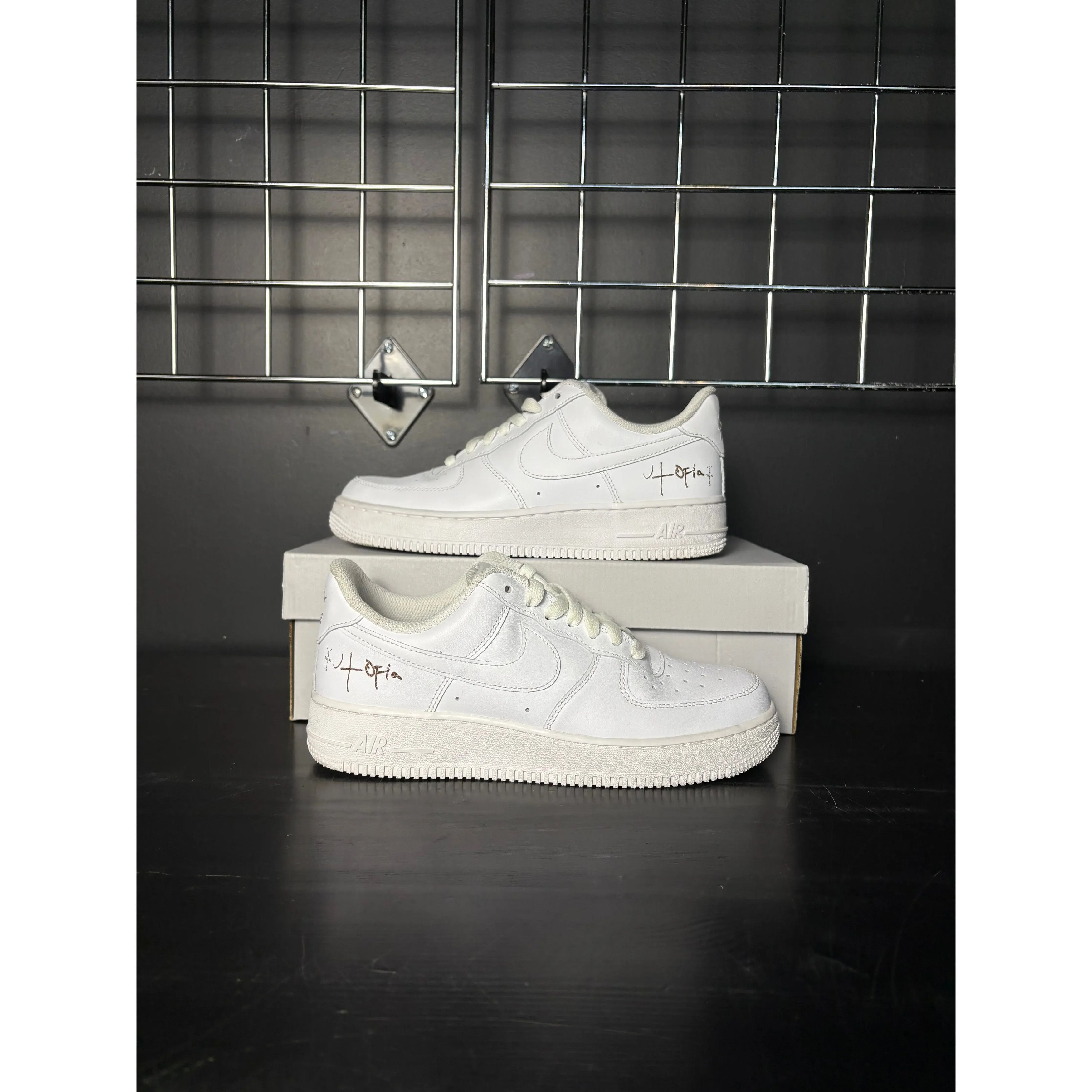Nike Nike Air Force 1 Low '07 White x Travis Scott "Utopia" (WMNS) **PRE-OWNED** Size US 8.5 / IT 38.5 - 1 Thumbnail