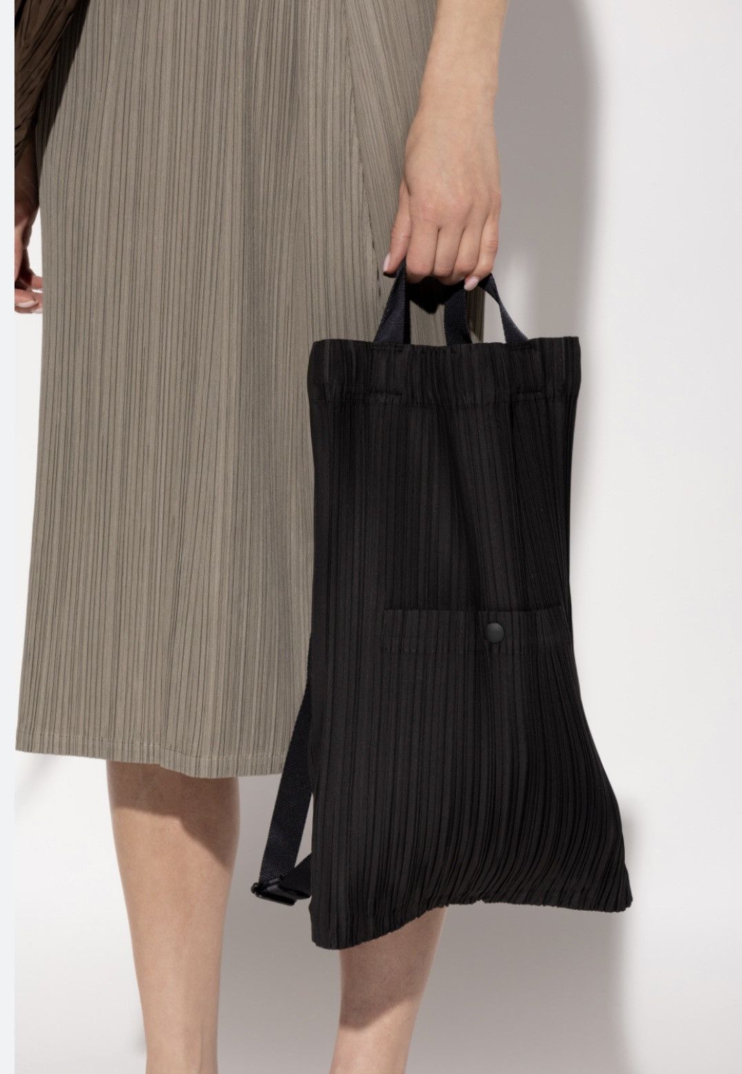 Homme Plisse Issey Miyake × Issey Miyake × Pleats Please Issey Miyake Issey Miyake light weight 2ways pleated tote backpack Size ONE SIZE - 5 Thumbnail