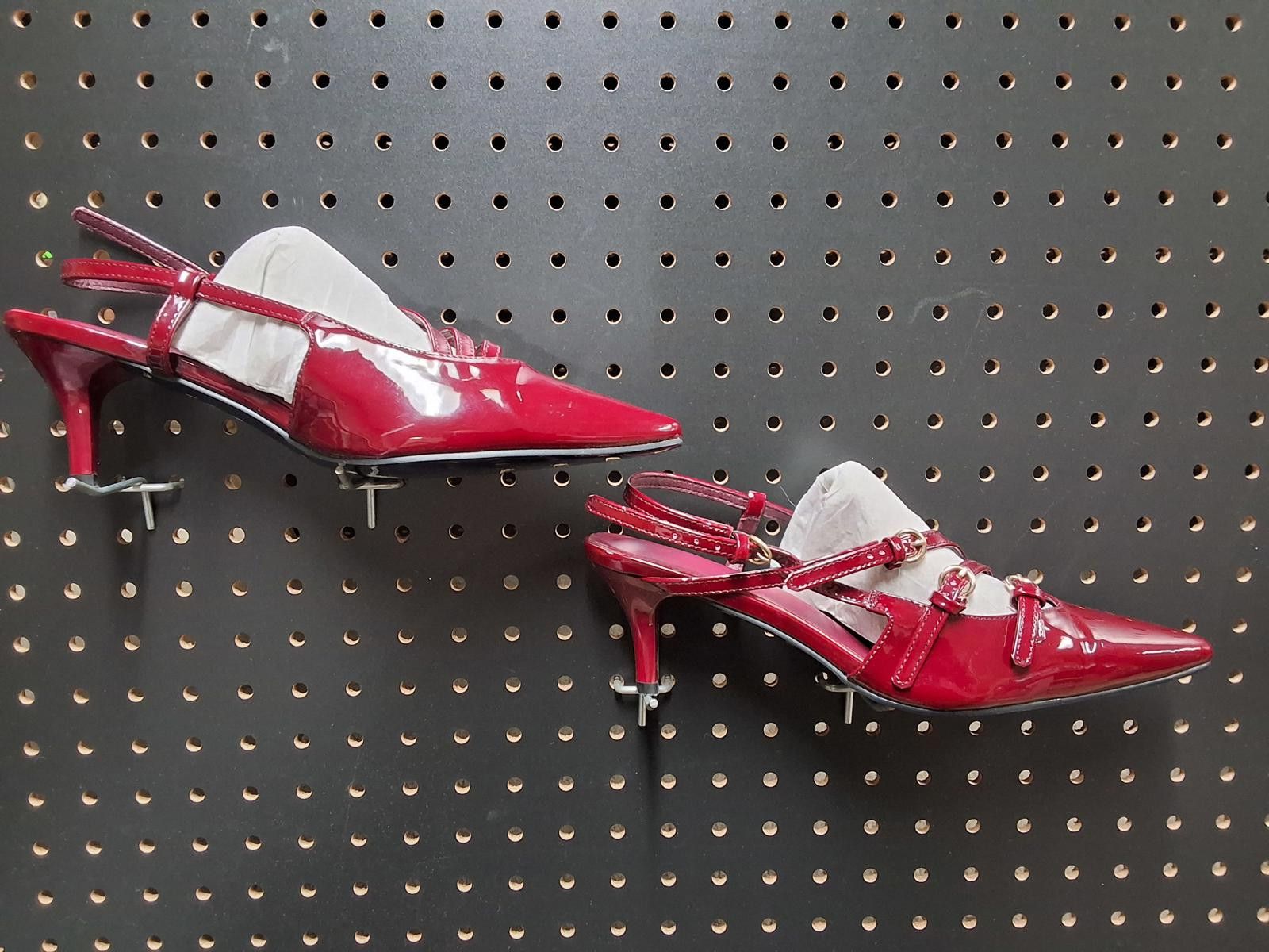 Unknown London Stunning Red Patent Kitten Heels - Act Fast! Size US 7.5 / IT 37.5 - 2 Thumbnail