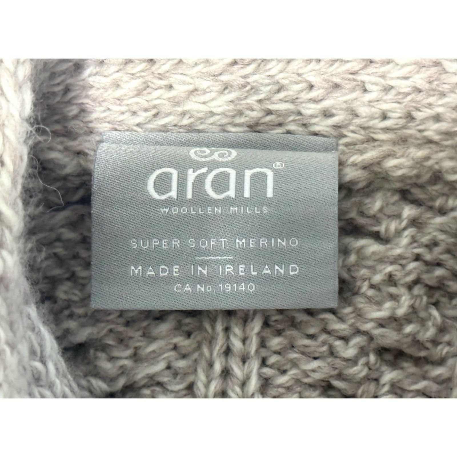 Vintage VINTAGE Aran Woollen Mills Louisburgh Cable Knit Wool Cardigan Women Size S Oatmeal Fall Winter Spring Authentic Irish Size S / US 4 / IT 40 - 7 Thumbnail