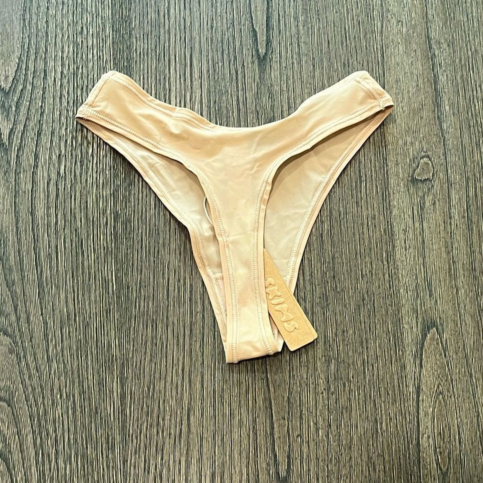 SKIMS NWT Skims Fits Everybody Dipped Front Thong Clay Size XXS Size ONE SIZE - 4 Thumbnail