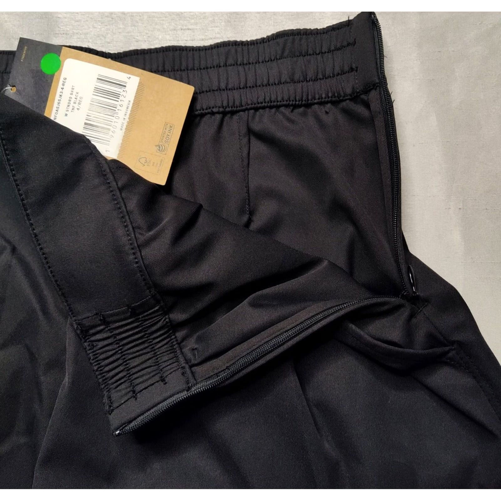 The North Face THE NORTH FACE Women Shorts Black Size 4 4" Side Zip Athletic Activewear NEW Size 27" / US 4 / IT 40 - 6 Thumbnail