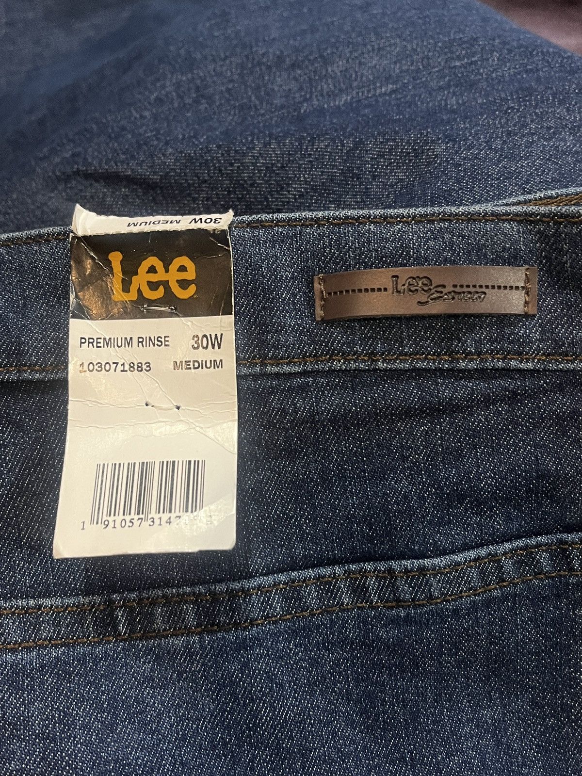 Lee NWT Lee Women's Plus Relaxed Fit Premium Rinse Jeans (30W) Size 42" / US 20 - 6 Thumbnail
