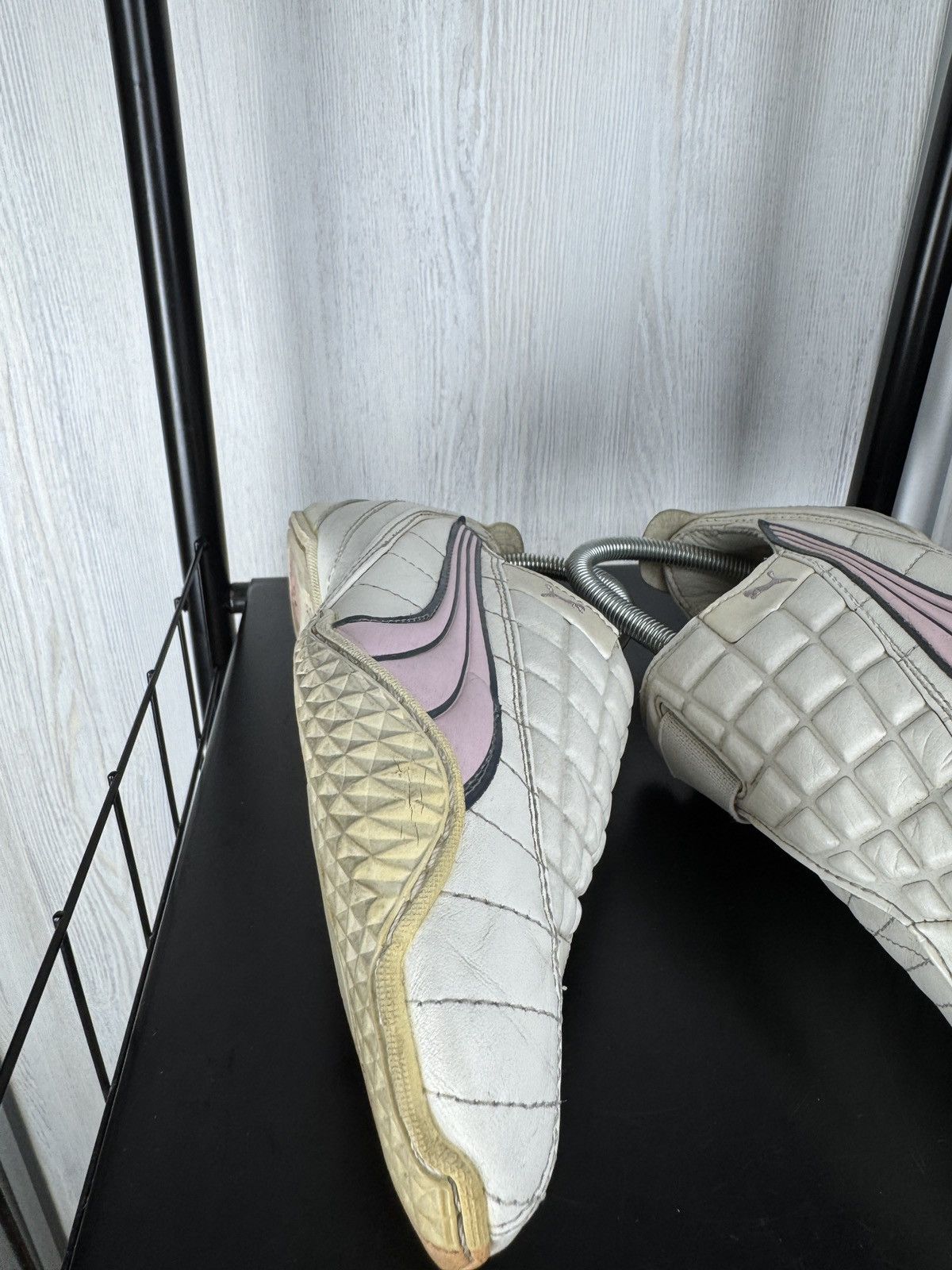 Puma Puma UKE V Limited Edition y2k 00s white pink leather shoes Size US 7 / EU 40 - 9 Thumbnail