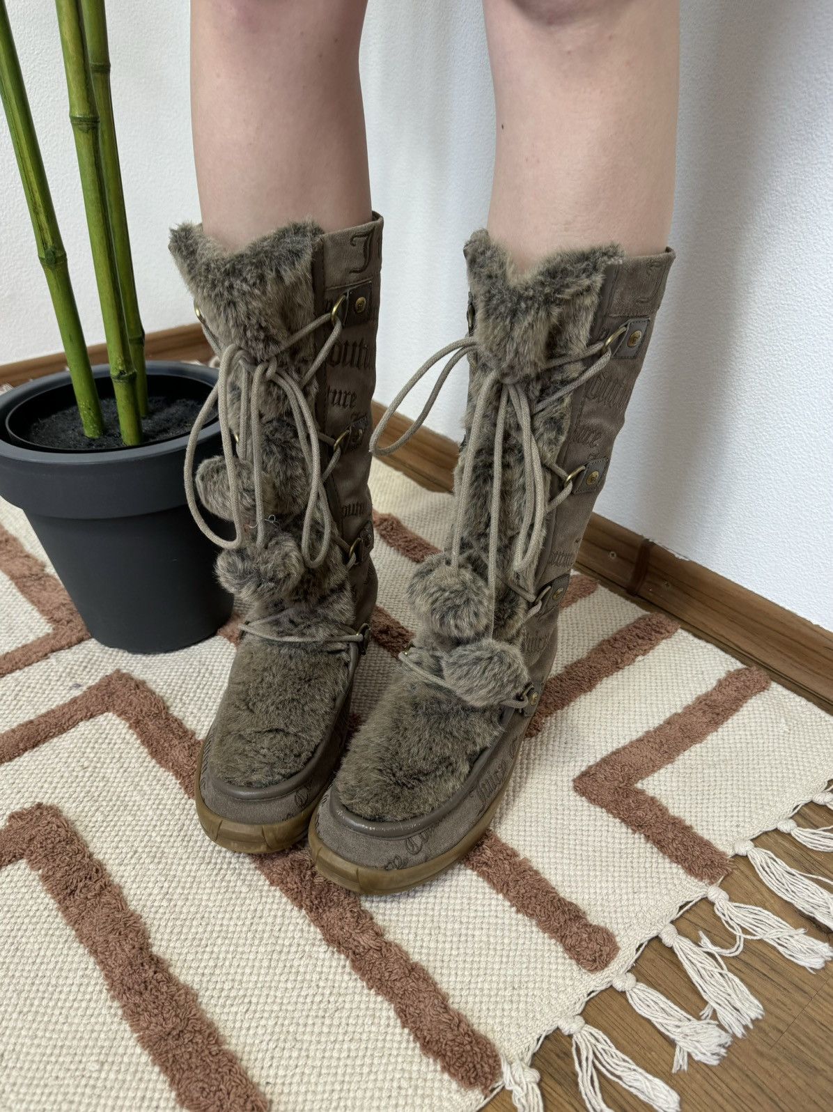 Juicy Couture VINTAGE JUICY COUTURE MOHAIR MONOGRAM WINTER UNT SNOW BOOTS Size US 9 / IT 39 - 8 Thumbnail