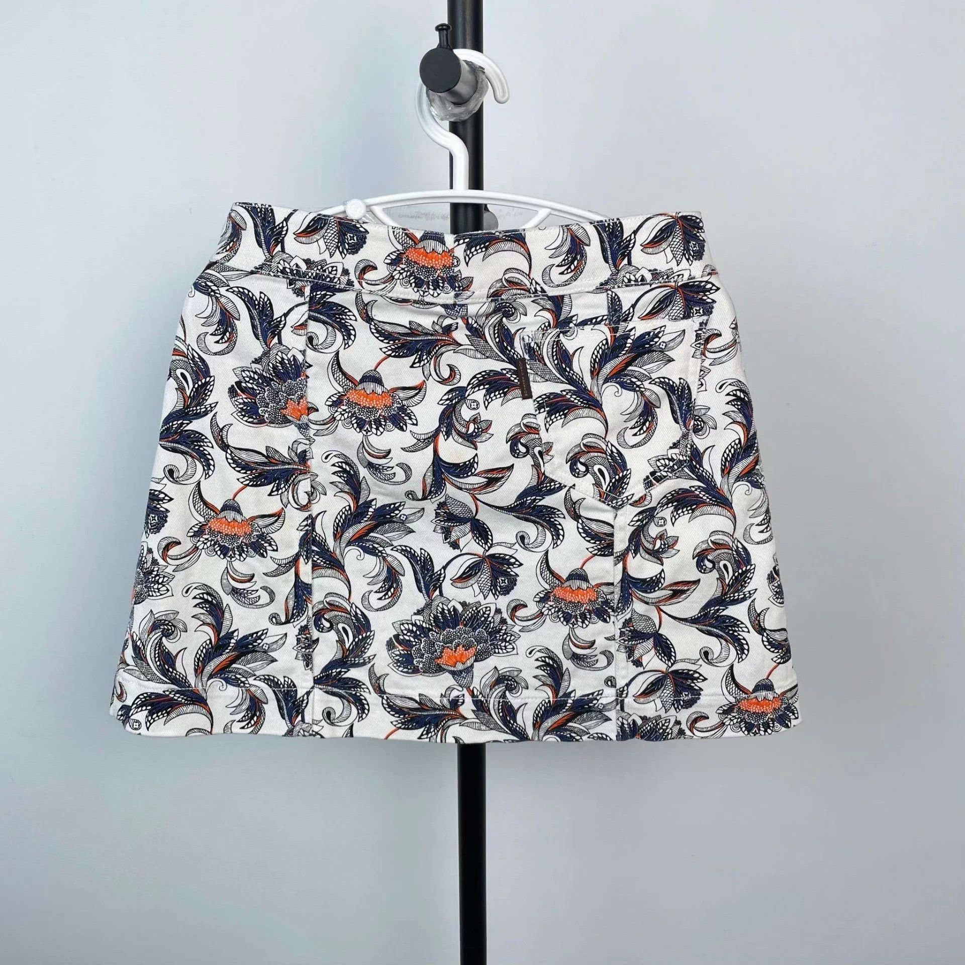 Louis Vuitton Louis Vuitton Print skirts 38 Size 27" / US 4 / IT 40 - 2 Thumbnail