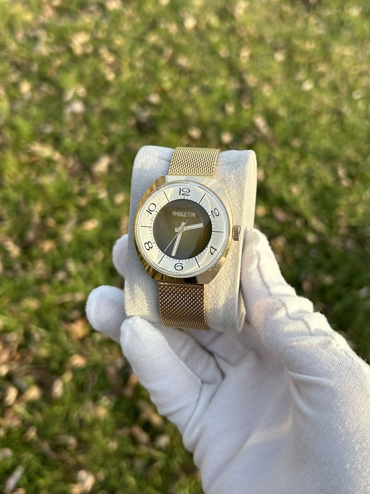 Vintage Vintage Watch Raketa Mechanical Made in USSR Authentic 1980s Size ONE SIZE - 3 Thumbnail