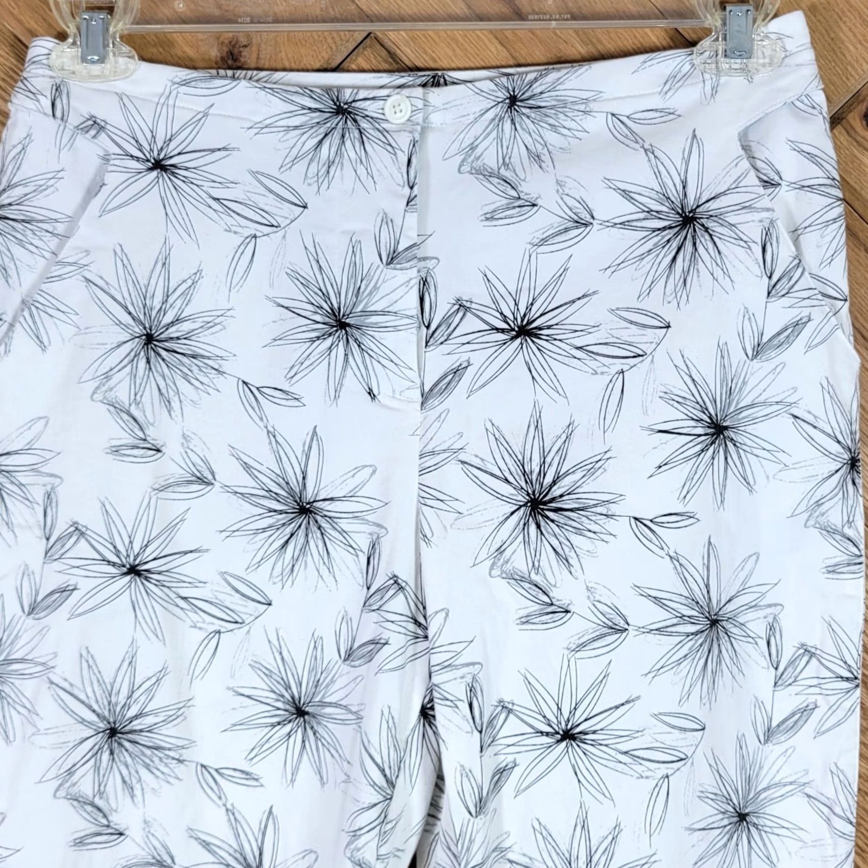Vintage Kathy Ireland Womens Capri Pants Floral Print Size 10 Flat Front Pockets White Size 32" / US 10 / IT 46 - 2 Thumbnail