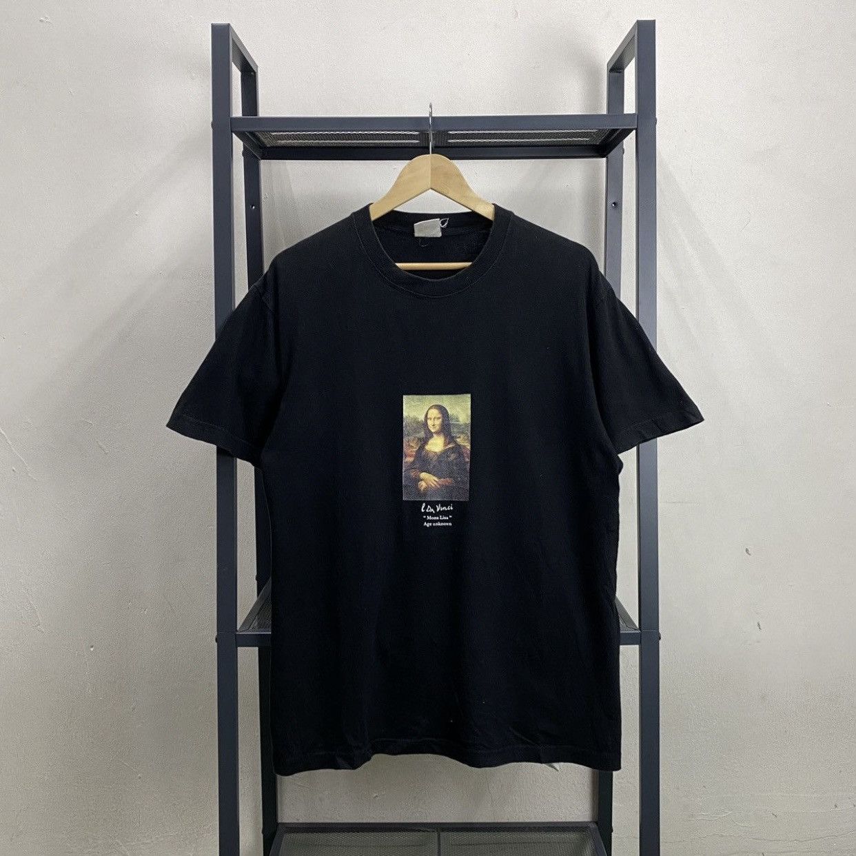 Japanese Brand Leonardo Da Vinci 'Mona Lisa' Repro Gallery Tee Size US XL / EU 56 / 4 - 1 Thumbnail