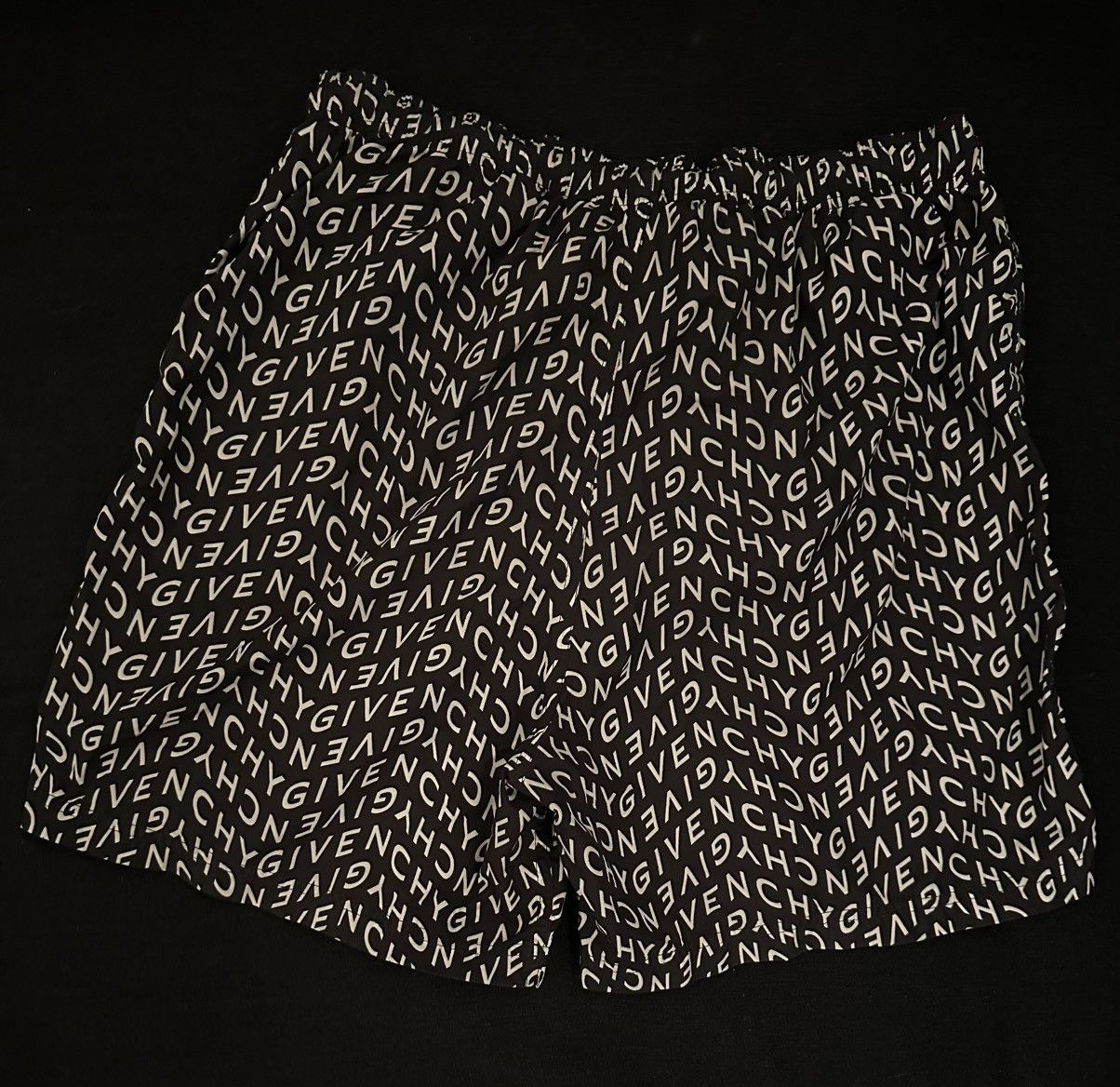 Givenchy Givenchy Refrated All Over Logo (Short) Swim Short Size US 36 / EU 52 - 2 Thumbnail