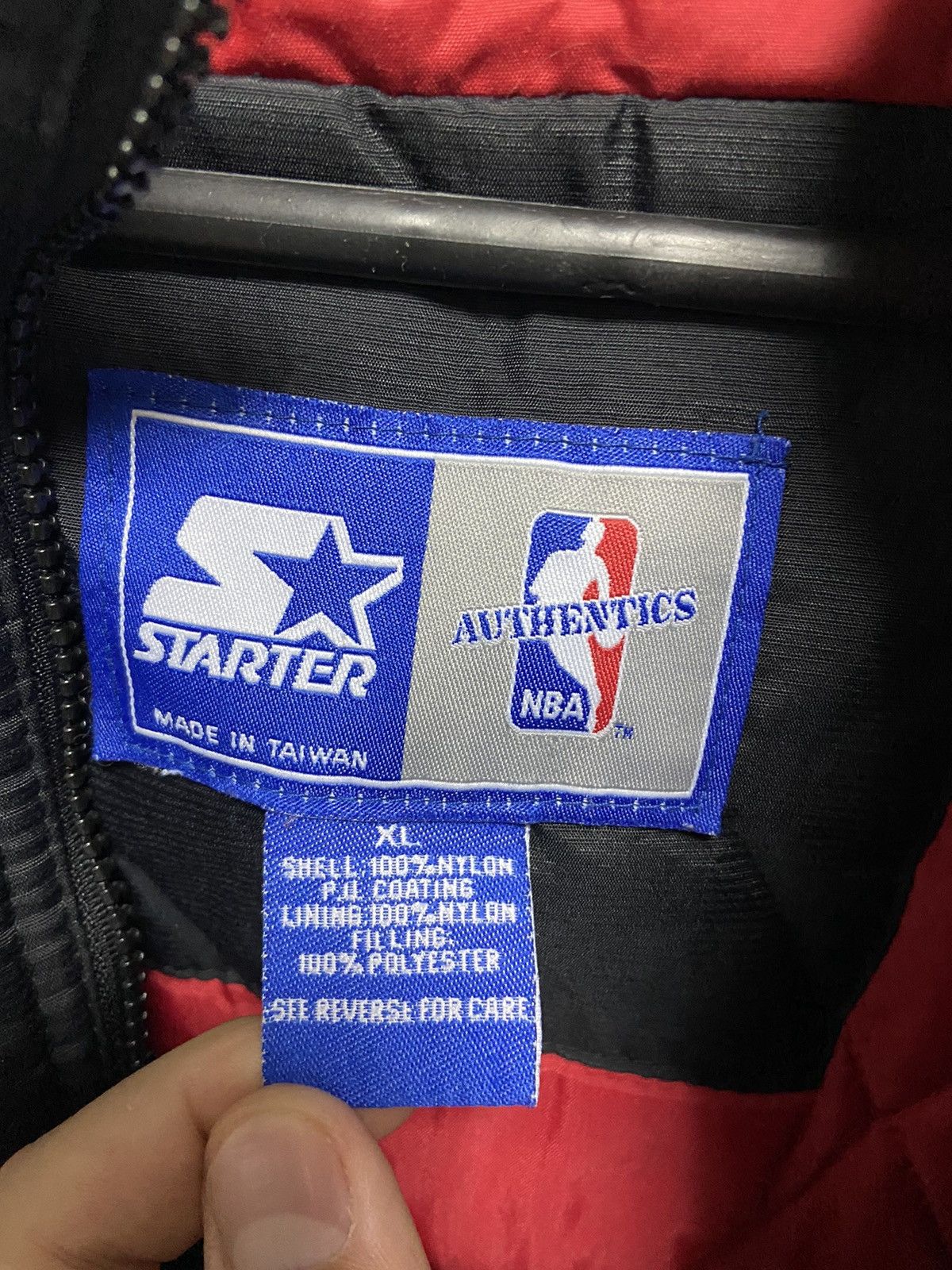 NBA × Vintage Chicago Bulls 90s Vintage Big Logo Puffer Jacket Nylon NBA Size US XL / EU 56 / 4 - 5 Thumbnail