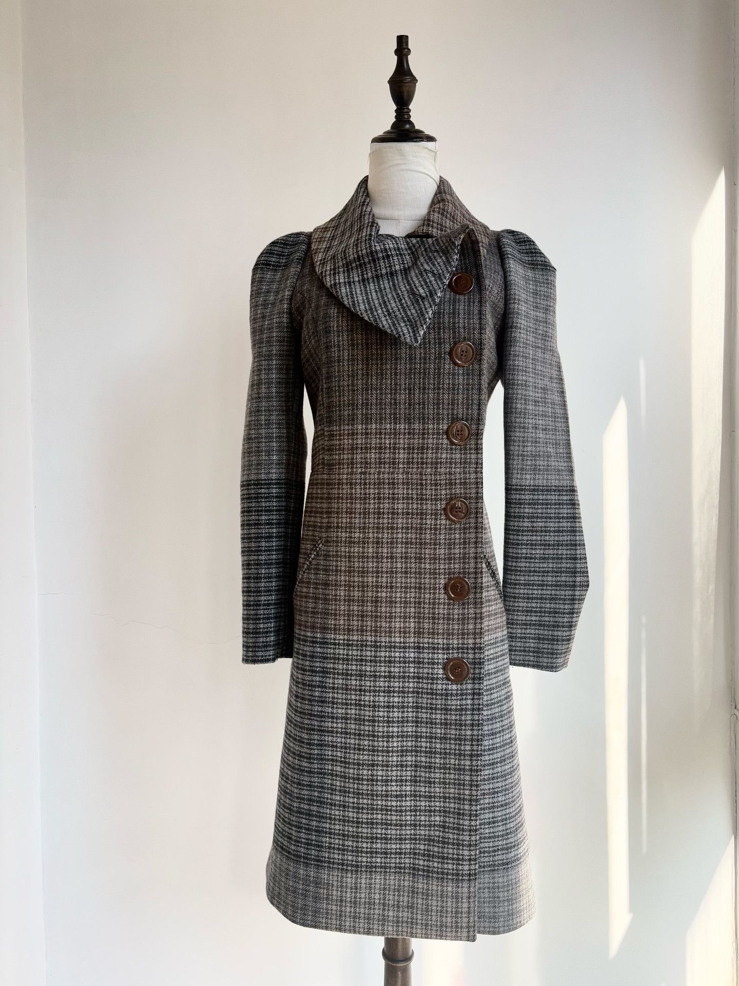 Vivienne Westwood Vivienne Westwood Gray Plaid Long Coat Size M / US 6-8 / IT 42-44 - 1 Thumbnail