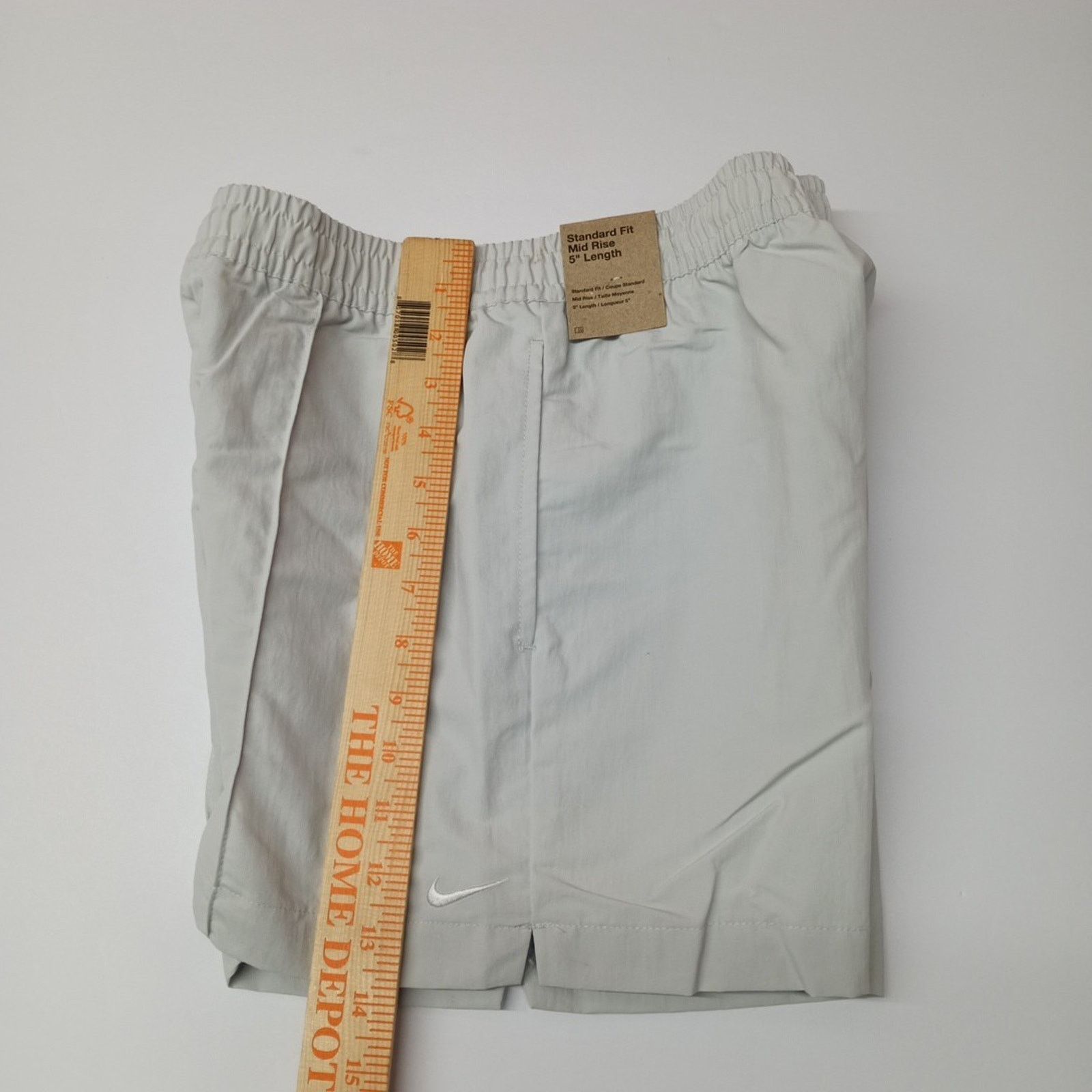 Nike Nike Shorts Women's Size XS Silver Woven Mid Rise 5" Inseam Size 26" / US 2 / IT 38 - 8 Thumbnail