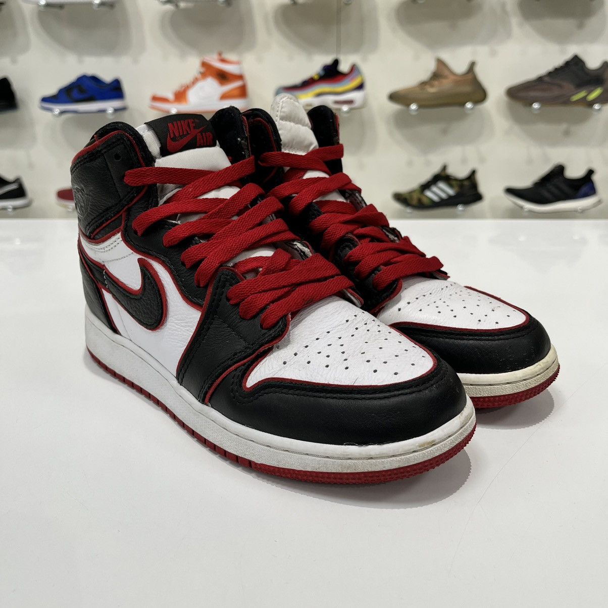Nike Air Jordan 1 Retro High Bloodline (GS) Size US 5.5 / EU 38 - 7 Thumbnail