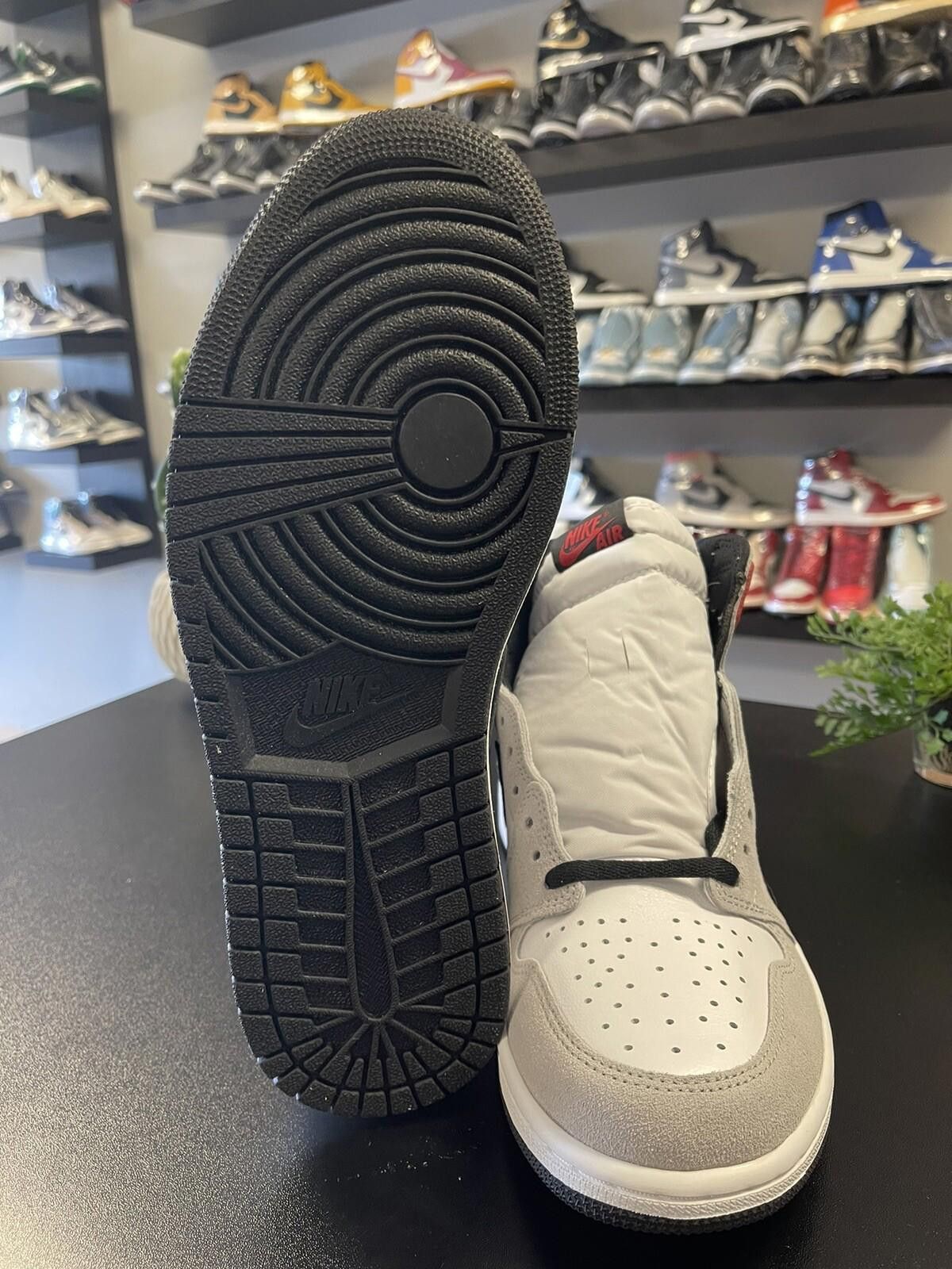 Jordan Brand Size 10 - Jordan 1 Retro High OG Smoke Gray 2020 Brand New Size US 10 / EU 43 - 8 Thumbnail