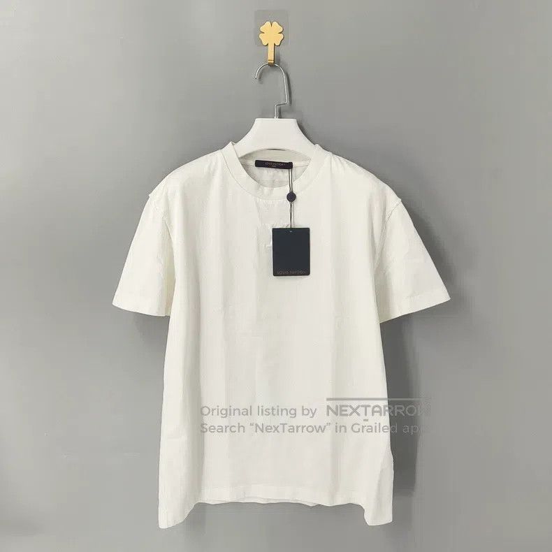 Louis Vuitton Louis Vuitton White embossed logo short sleeve Size US S / EU 44-46 / 1 - 1 Thumbnail