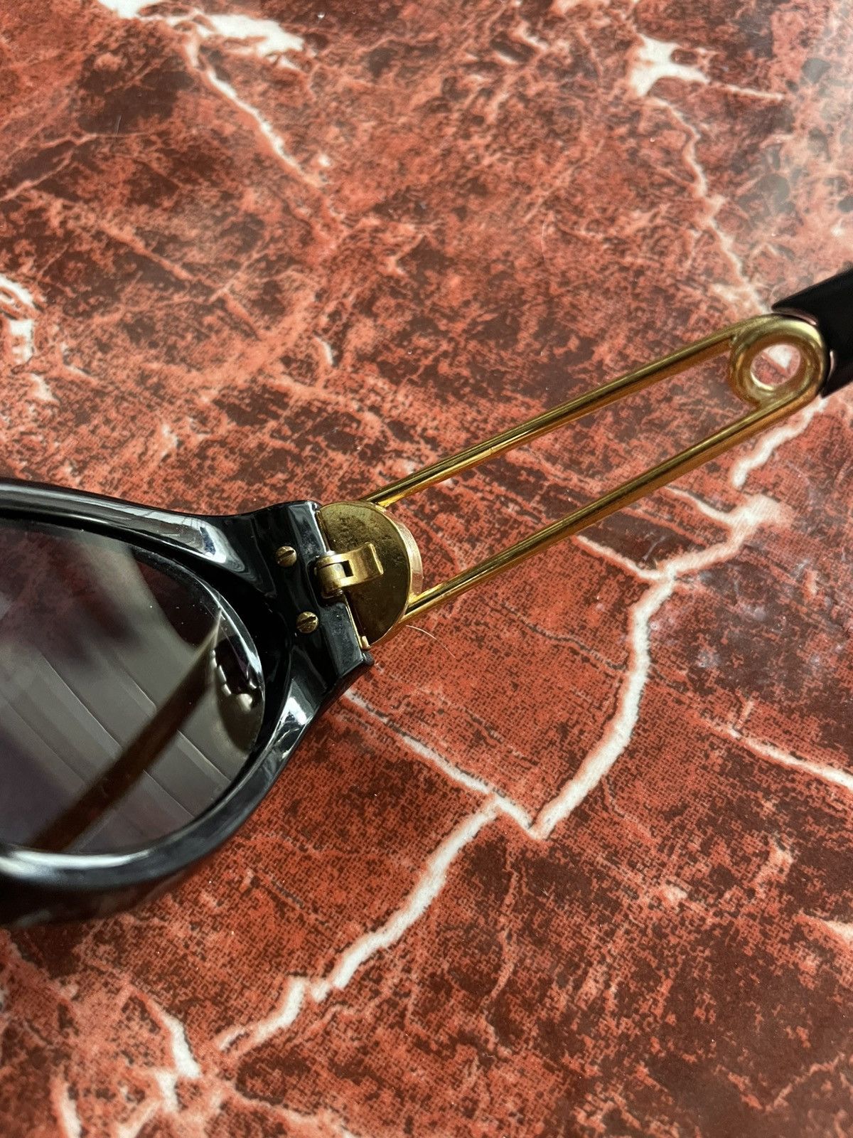 Versace × Vintage Vintage 90s Gianni Versace safety pin sunglasses mod 429 Size ONE SIZE - 8 Thumbnail