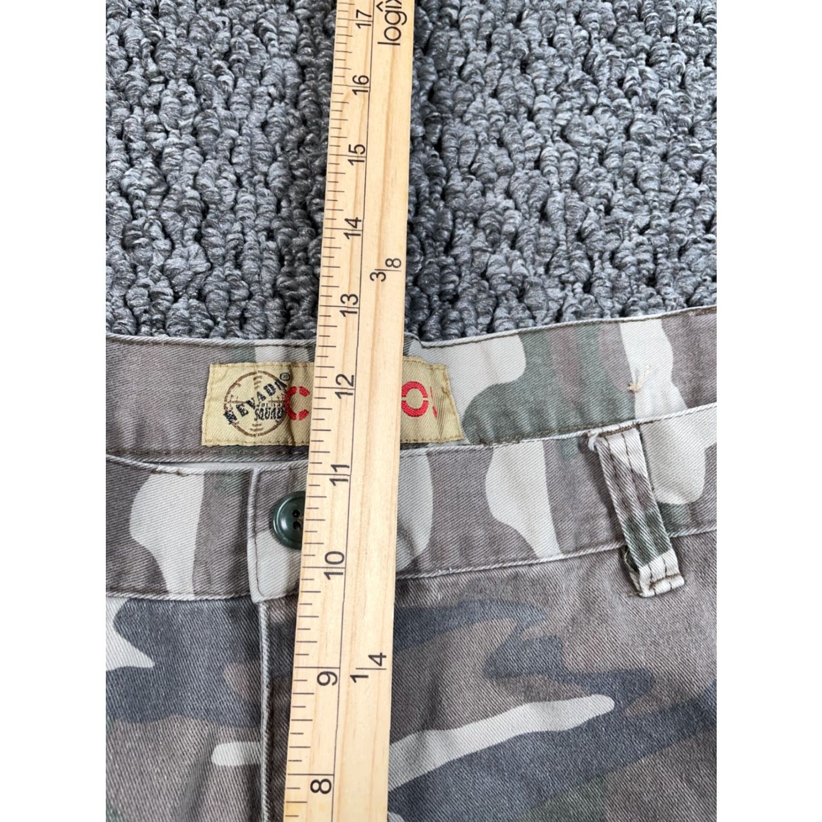 Vintage VINTAGE Nevada Camouflage Cargo Pants Men 35 x 28 Green Camo Straight Leg 90s Army Nature Outdoors Mens Size US 35 - 6 Thumbnail
