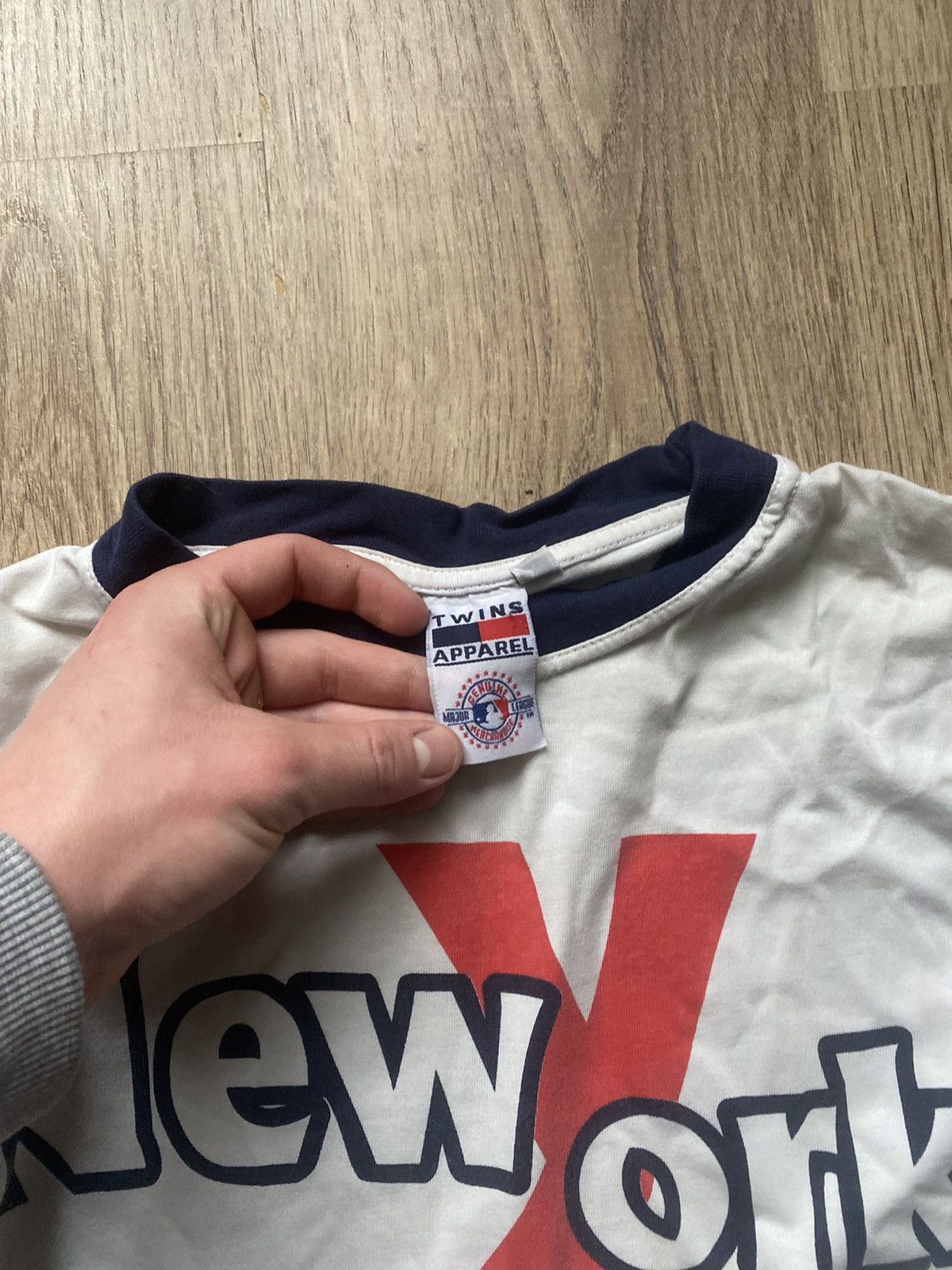 MLB × New York Yankees × Vintage Vintage 90s Yankees New York Big Logo MLB Y2K majestic Shirt Size US L / EU 52-54 / 3 - 3 Thumbnail