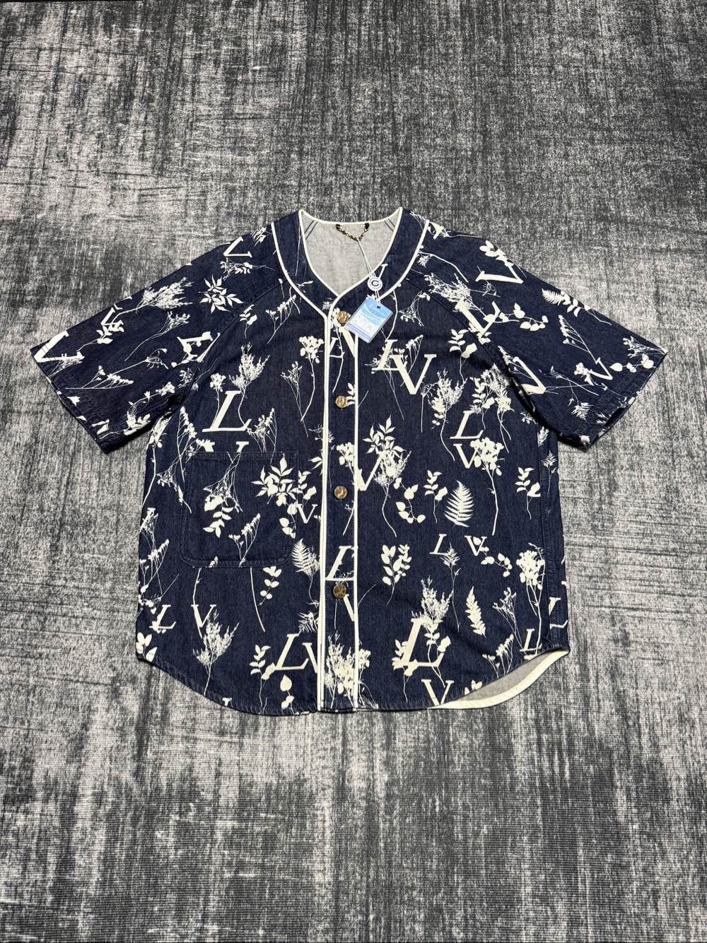 Louis Vuitton Louis Vuitton Floral Denim Short Sleeve Shirt Size M Size US M / EU 48-50 / 2 - 1 Thumbnail