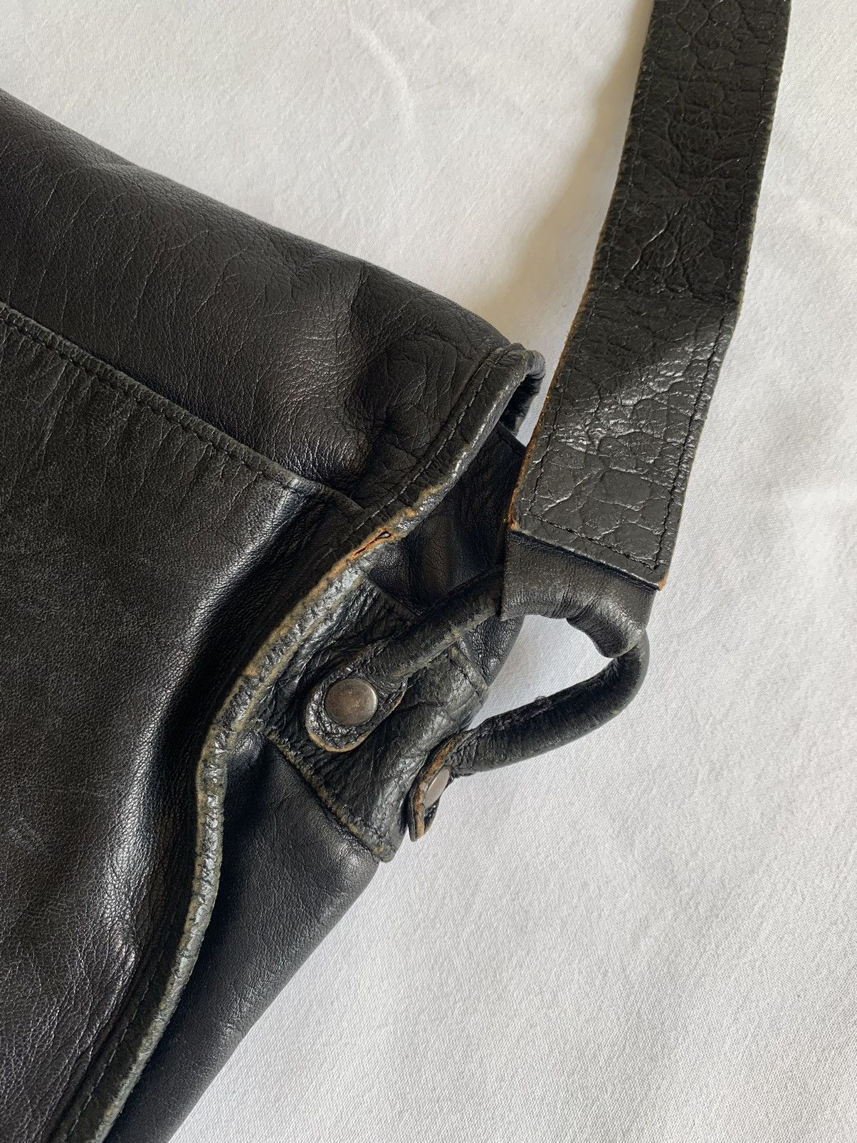 Moschino VINTAGE MOSCHINO BLACK LEATHER SLING BAG Size ONE SIZE - 14 Thumbnail