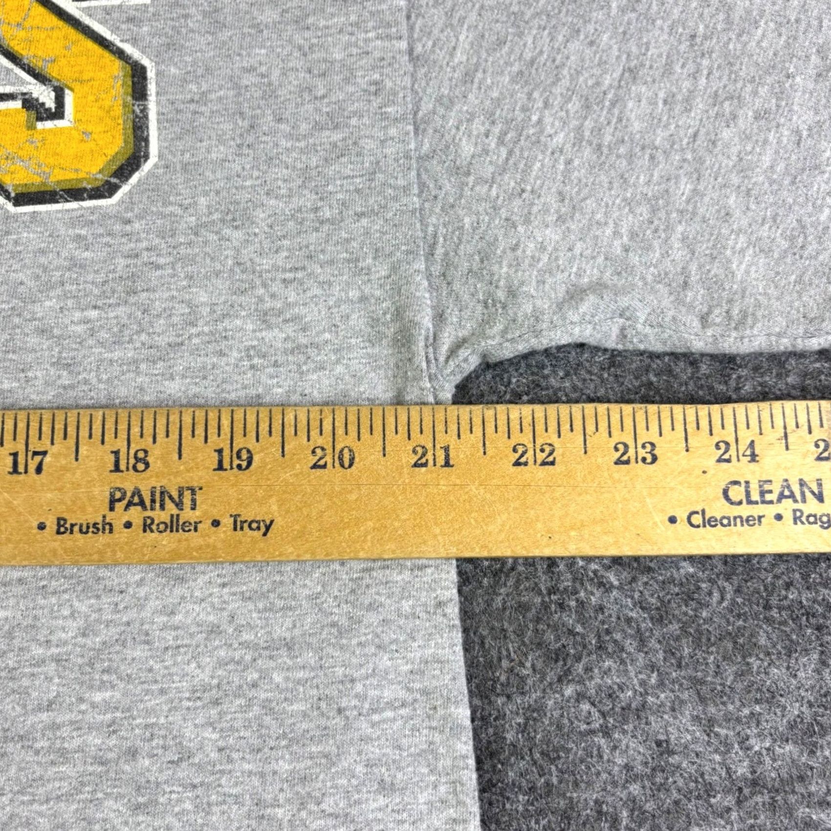 NFL NFL Team Apparel Pittsburgh Steelers T-Shirt Mens Large Gray Distressed Logo Size US L / EU 52-54 / 3 - 5 Thumbnail