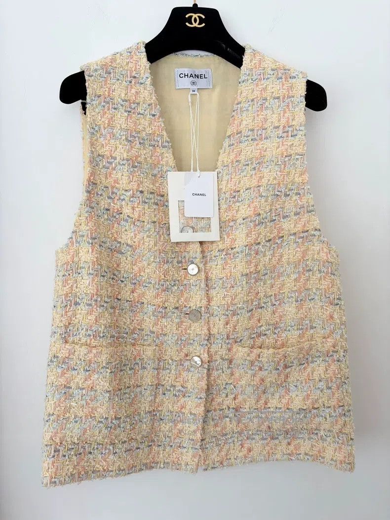 Chanel Chanel Yellow tweed tweed pocket vest Size XS / US 0-2 / IT 36-38 - 1 Thumbnail