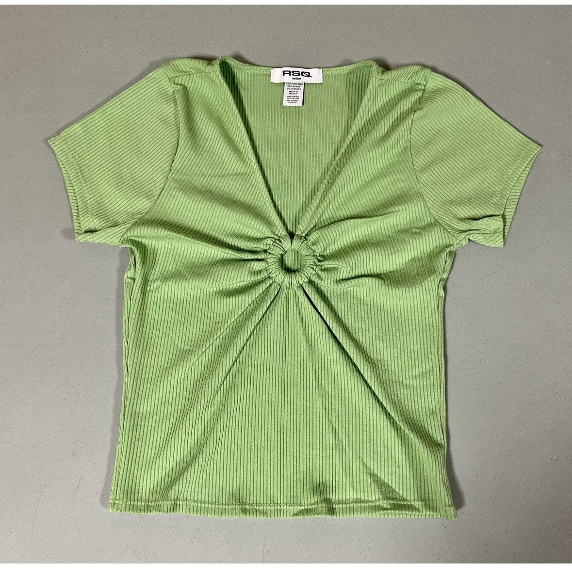 Rsq RSQ Green Solid V-Neck O-Ring Tee T-Shirt Top Blouse Size M💚 Size M / US 6-8 / IT 42-44 - 1 Thumbnail