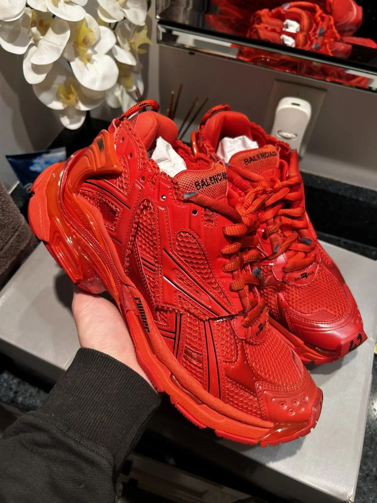 Balenciaga *NEW* Balenciaga Runner Triple Red Size US 9 / EU 42 - 15 Thumbnail